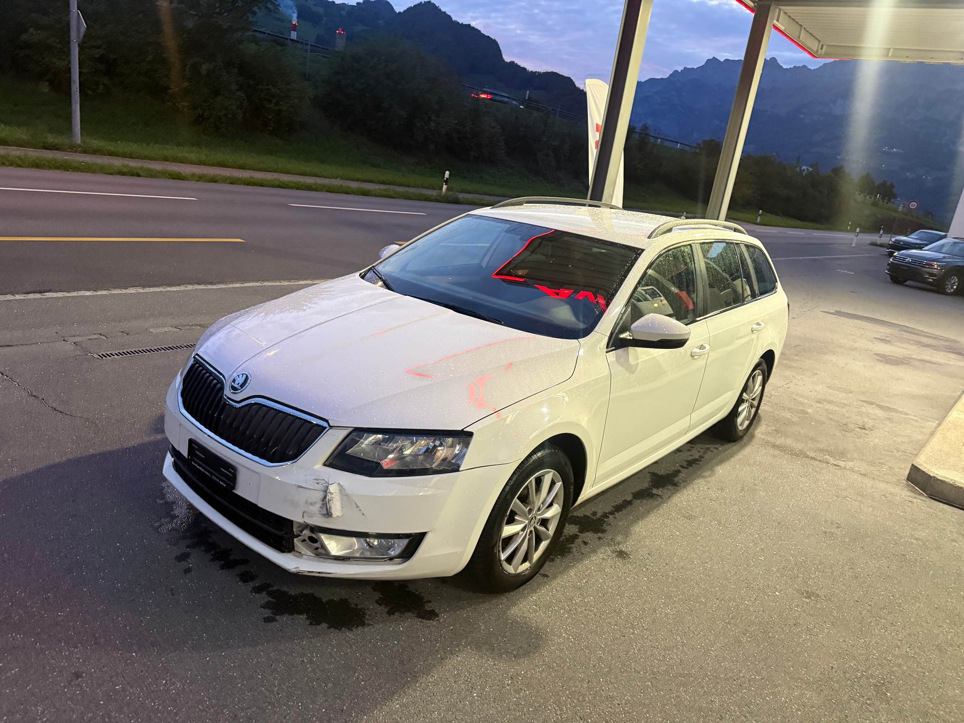 SKODA Octavia Combi 2.0 TDI Ambition DSG-showroom-element-1