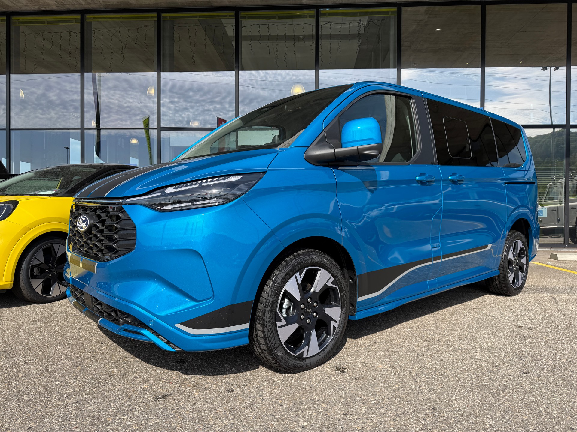 FORD Tourneo Bus 340 L1H1 PHEV Sport