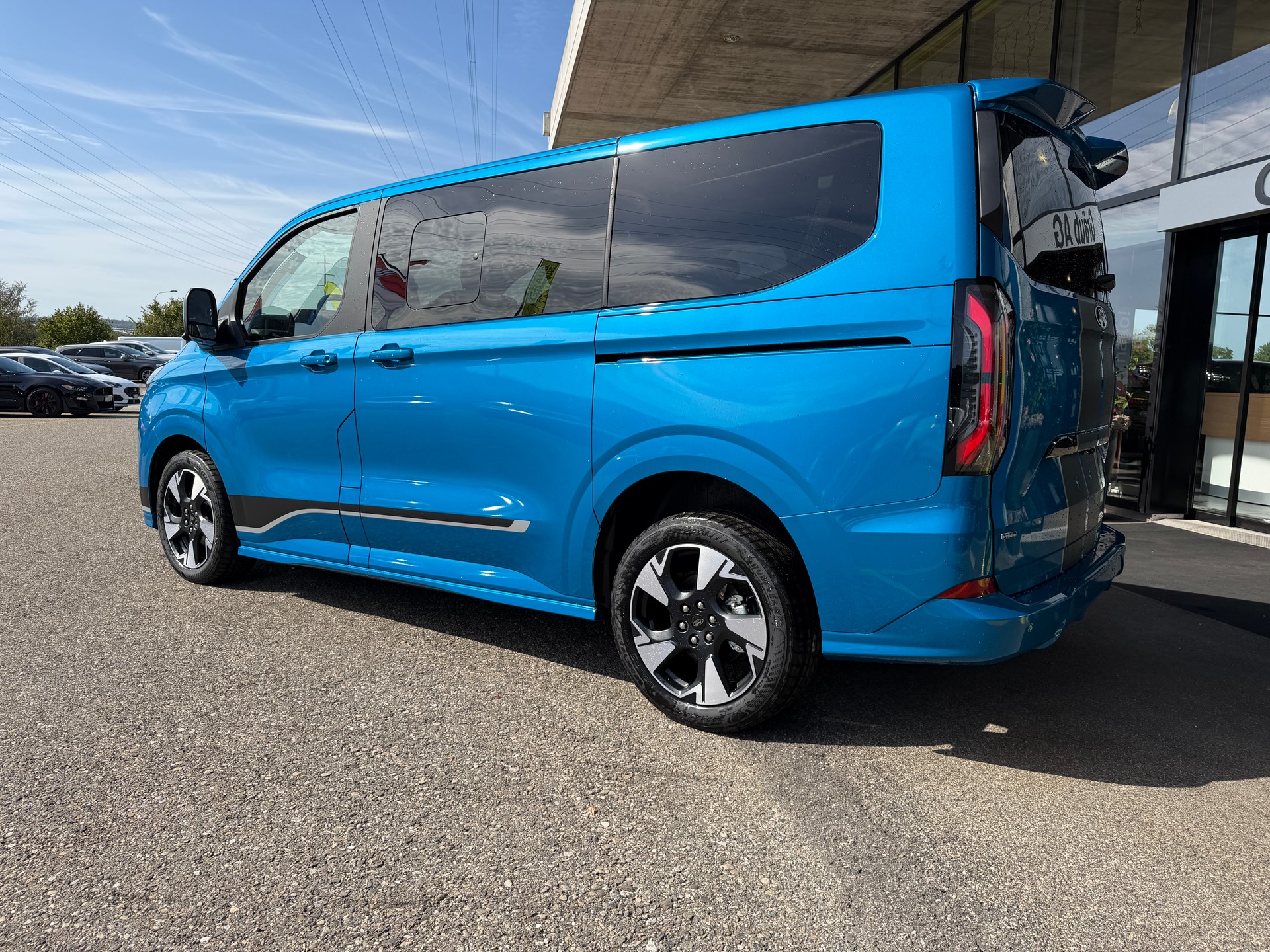 FORD Tourneo Bus 340 L1H1 PHEV Sport-showroom-element-3