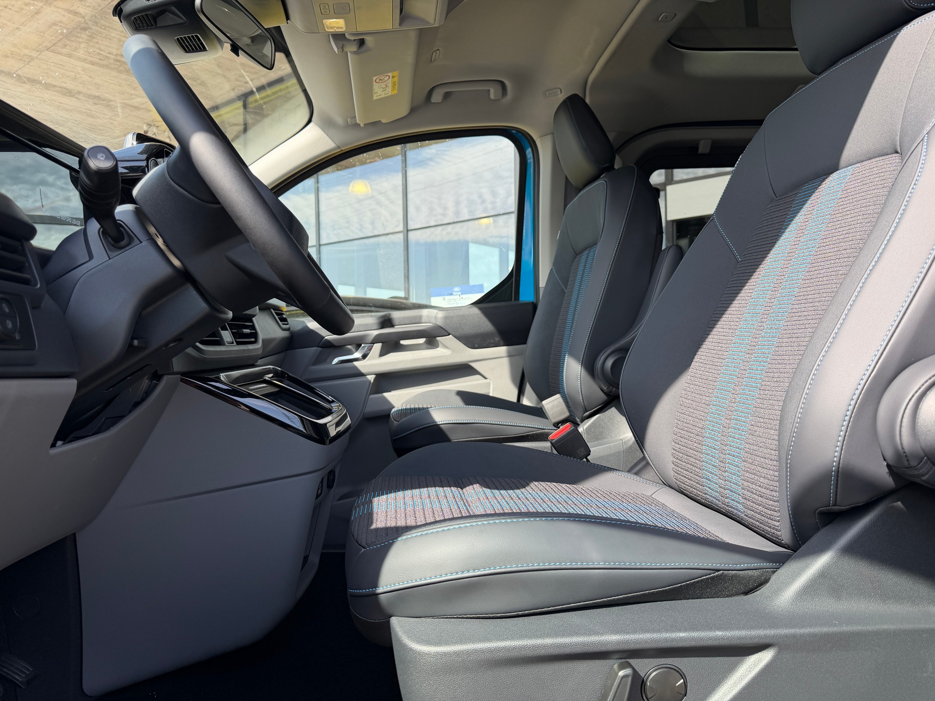 FORD Tourneo Bus 340 L1H1 PHEV Sport-image-7