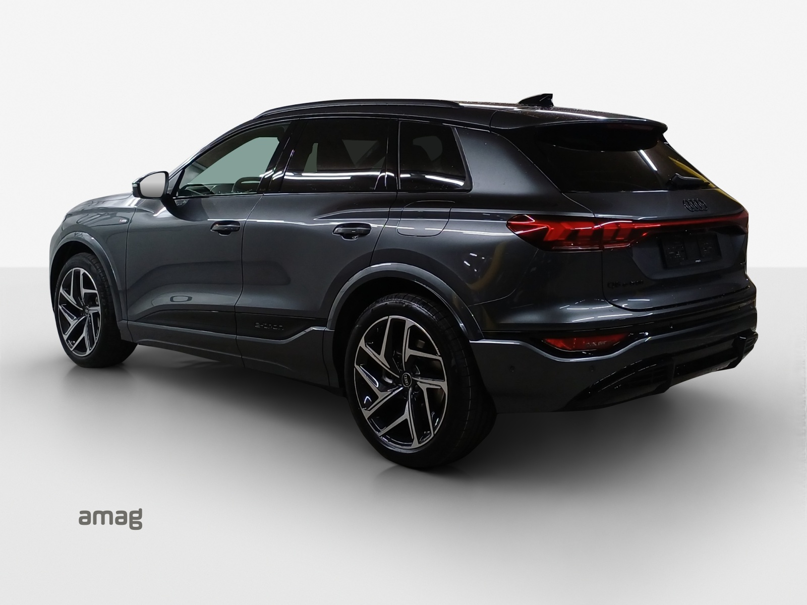 AUDI Q6 e-tron quattro-showroom-element-2