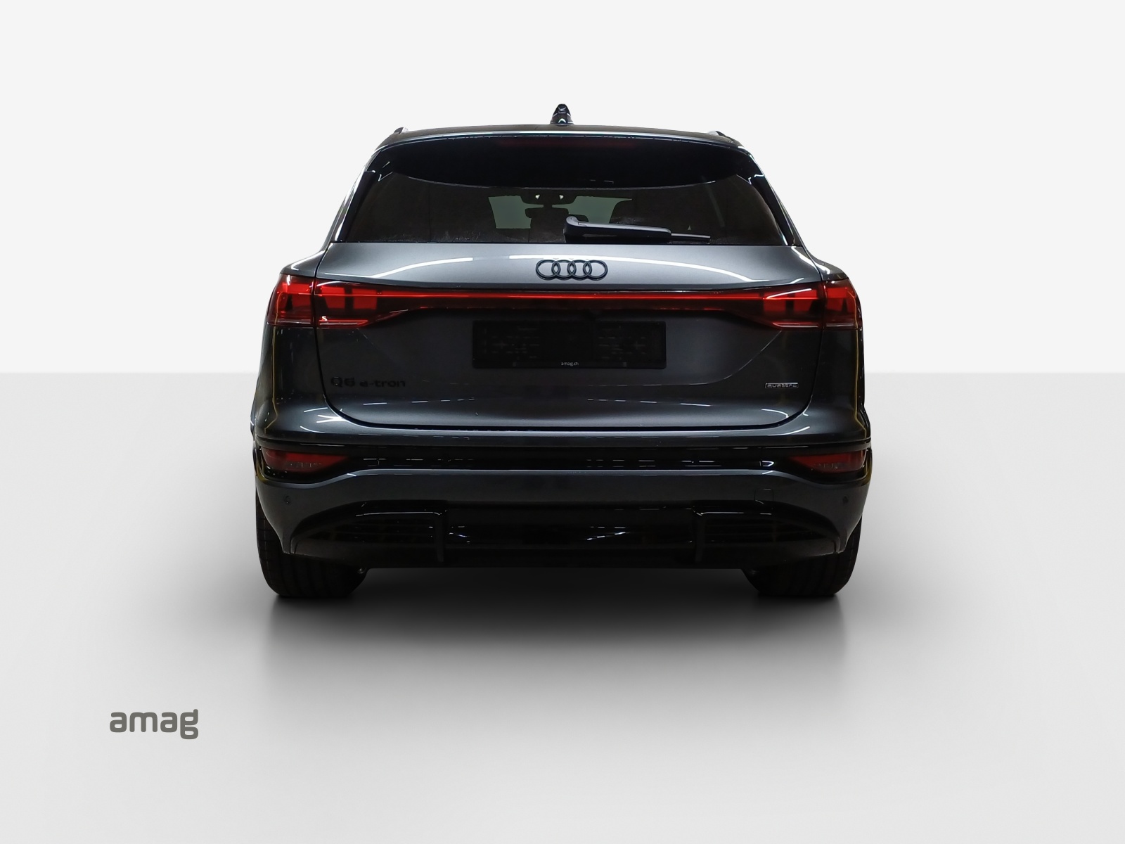 AUDI Q6 e-tron quattro-showroom-element-3
