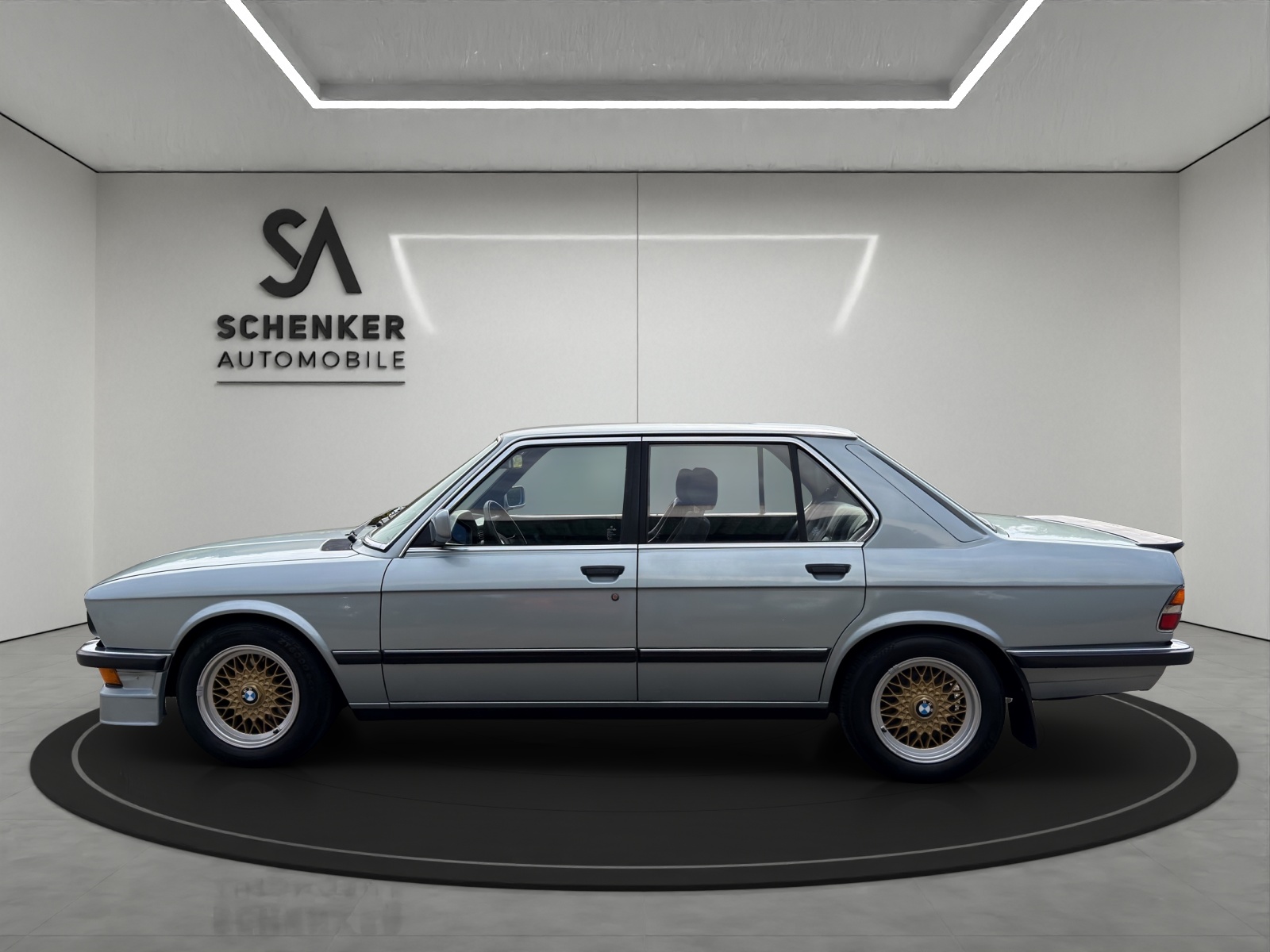 BMW BMW 520i E28-showroom-element-2