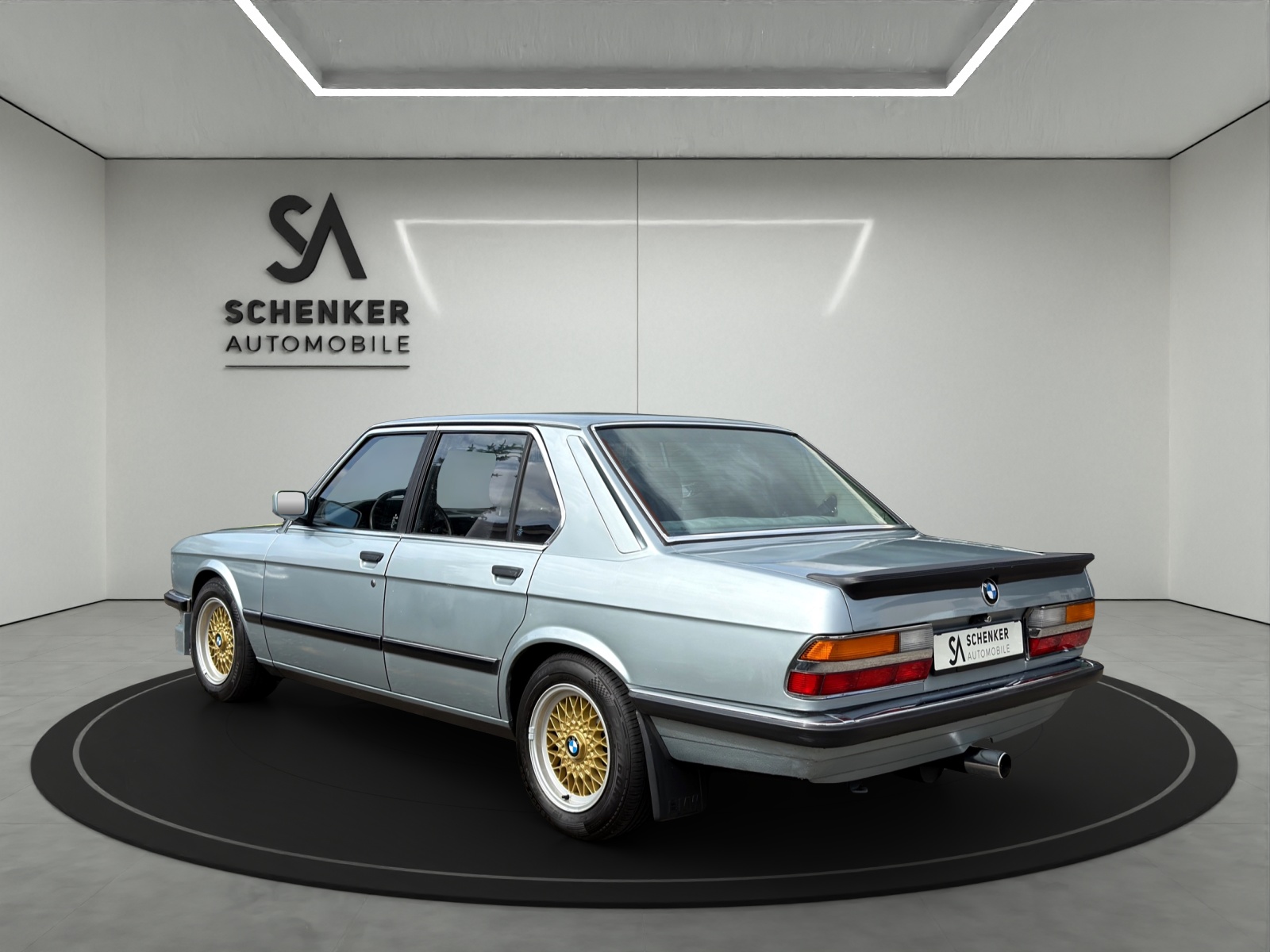 BMW BMW 520i E28-showroom-element-3