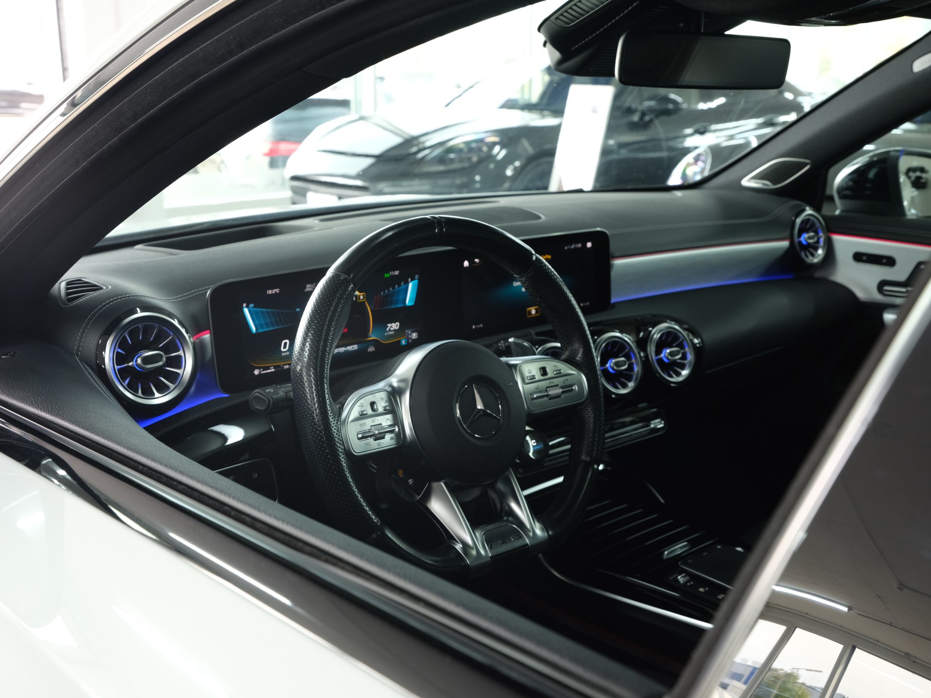 MERCEDES-BENZ A 45 S AMG 4Matic+ Edition 1 Speedshift *AMG Performance* *360 Kamera* *Panorama*-image-18