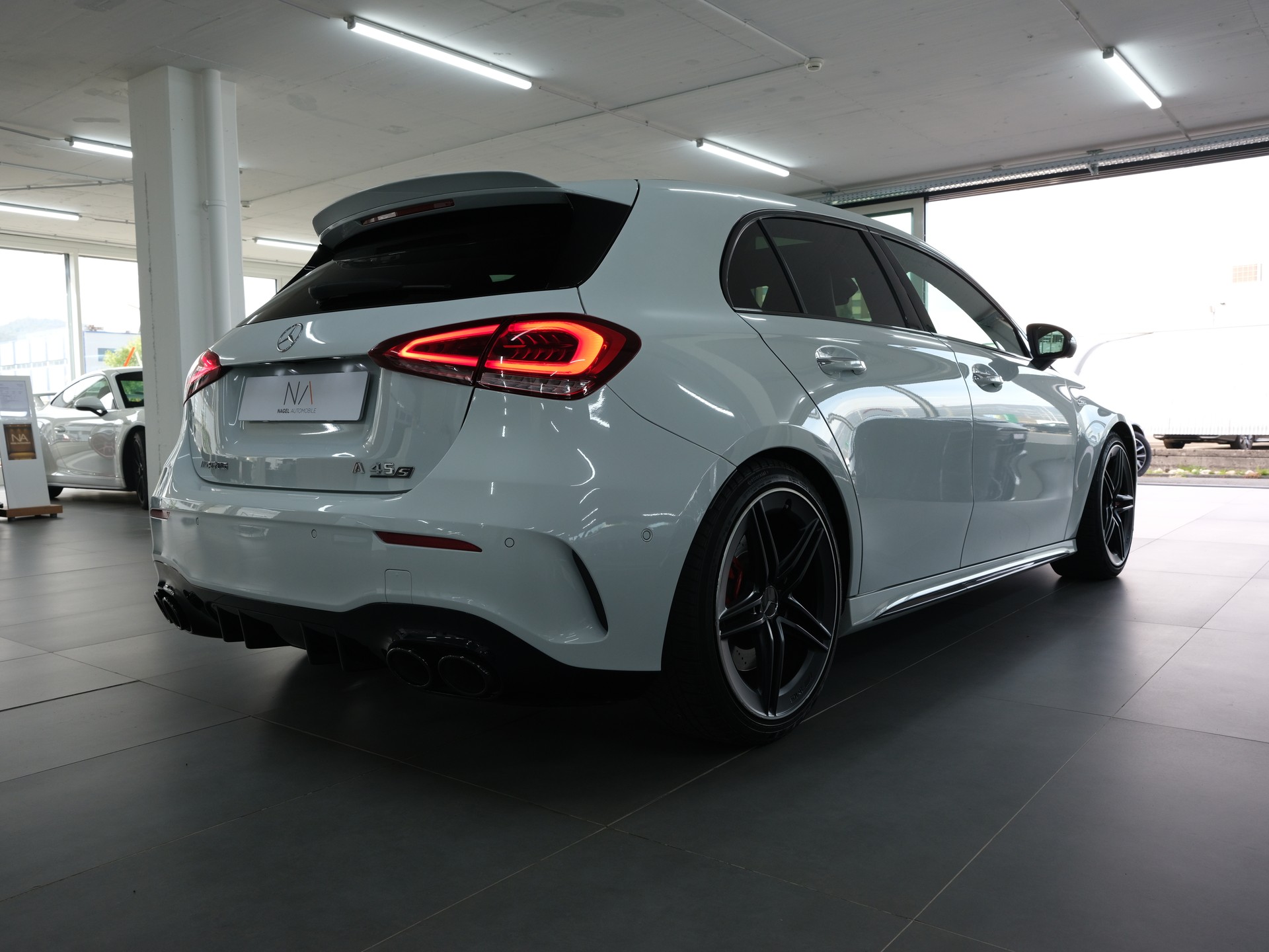 MERCEDES-BENZ A 45 S AMG 4Matic+ Edition 1 Speedshift *AMG Performance* *360 Kamera* *Panorama*-showroom-element-3