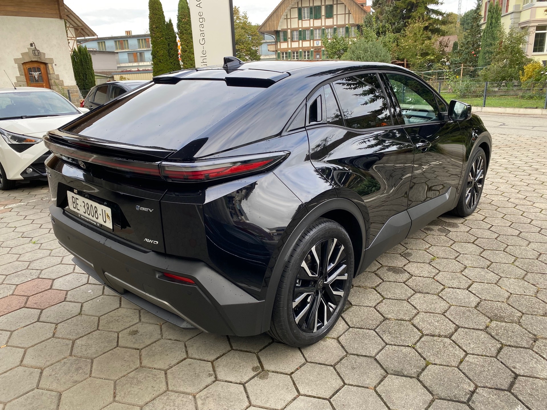 TOYOTA C-HR+ 77 kWh Style AWD-showroom-element-2