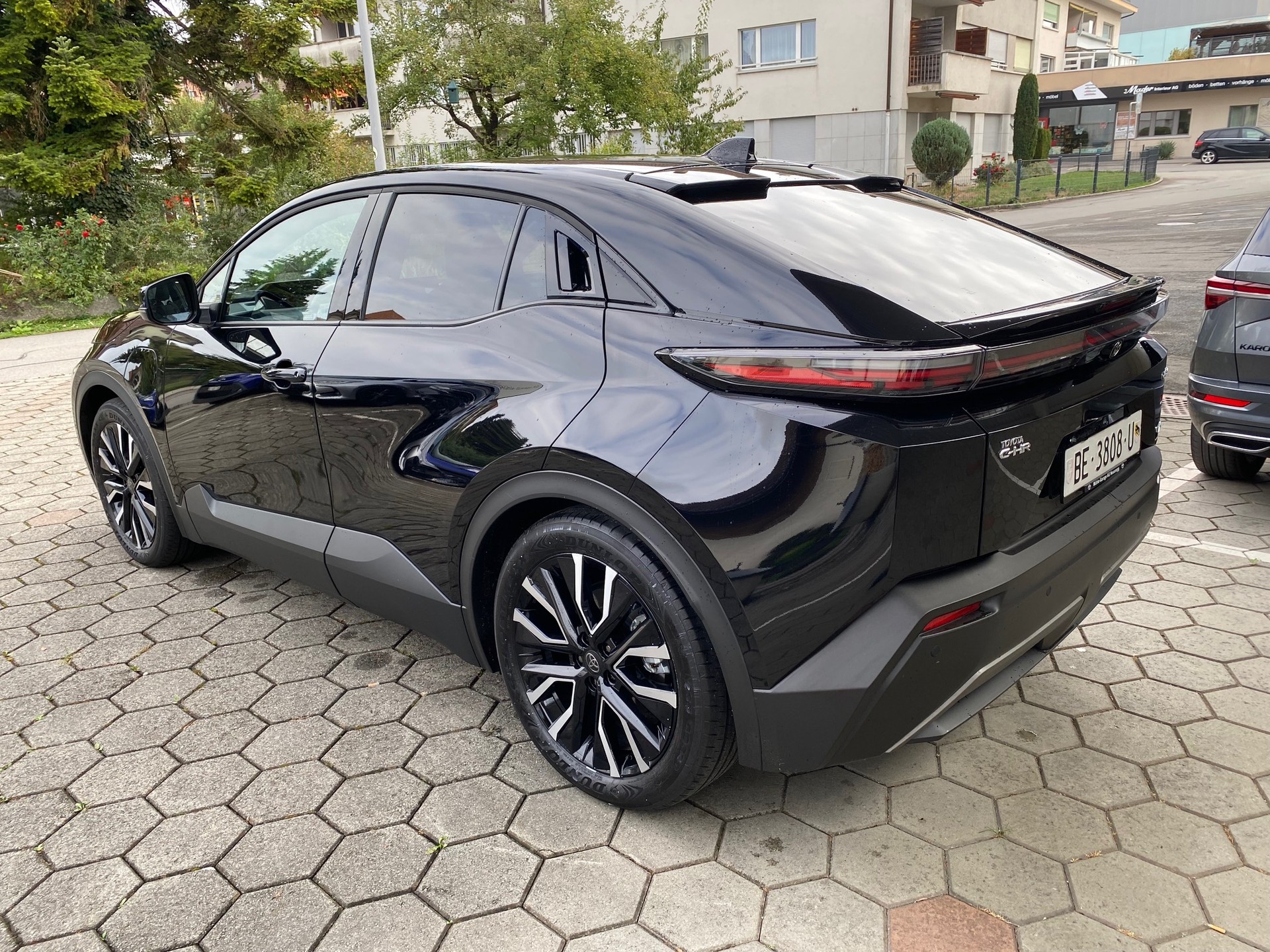 TOYOTA C-HR+ 77 kWh Style AWD-showroom-element-3