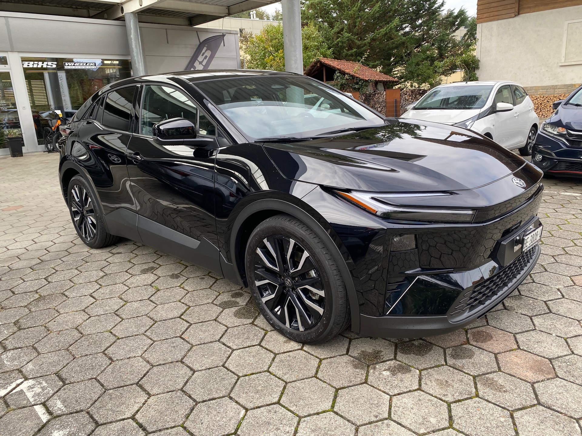 TOYOTA C-HR+ 77 kWh Style AWD-showroom-element-1