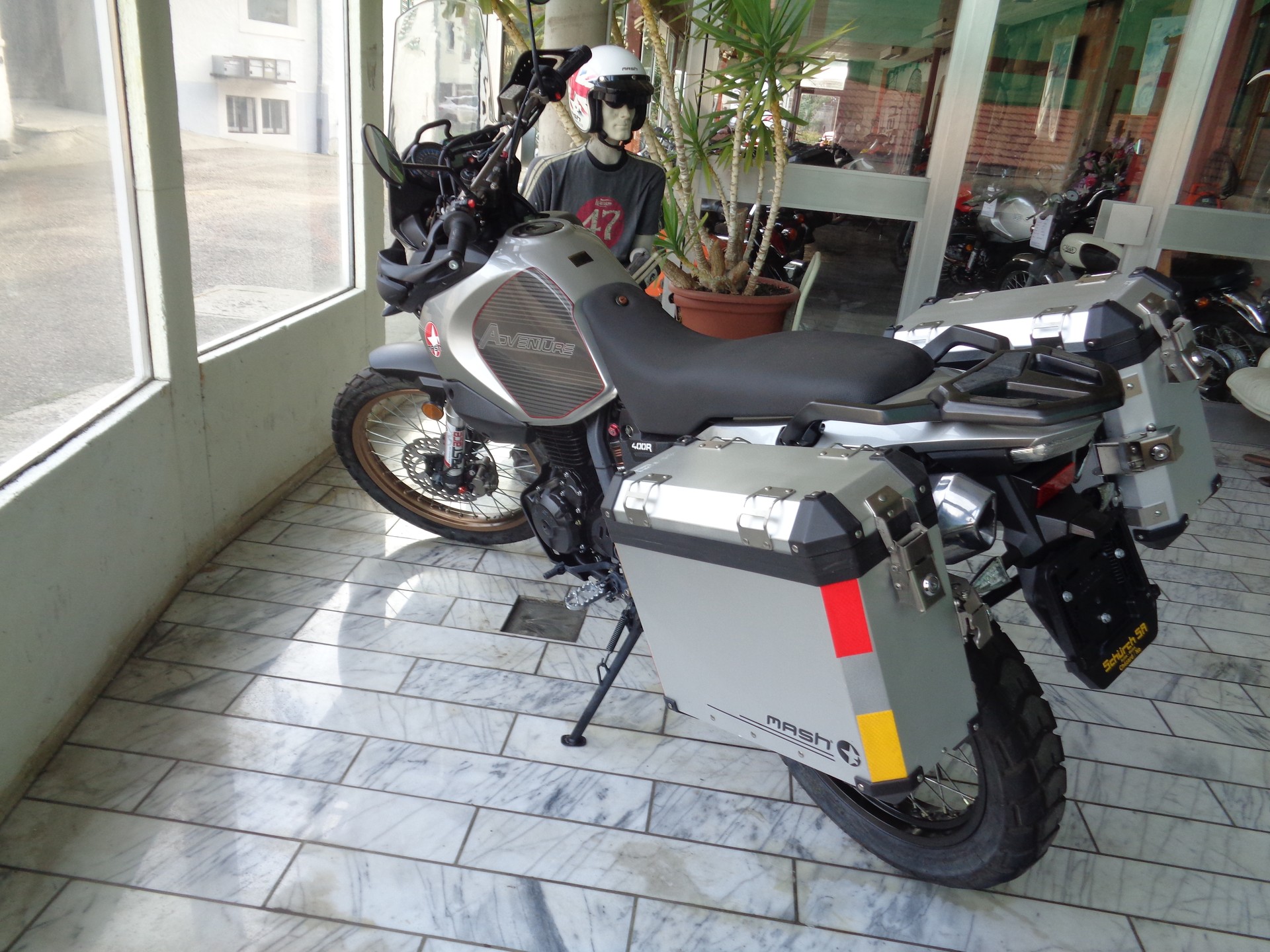 MASH Adventure 400-image-1