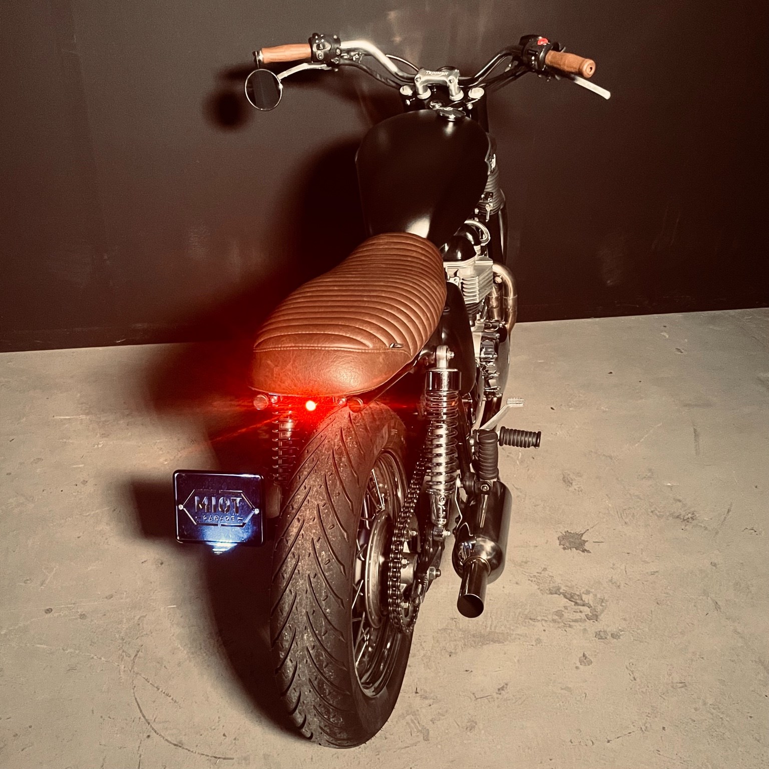 TRIUMPH Bonneville 900 T100-image-6
