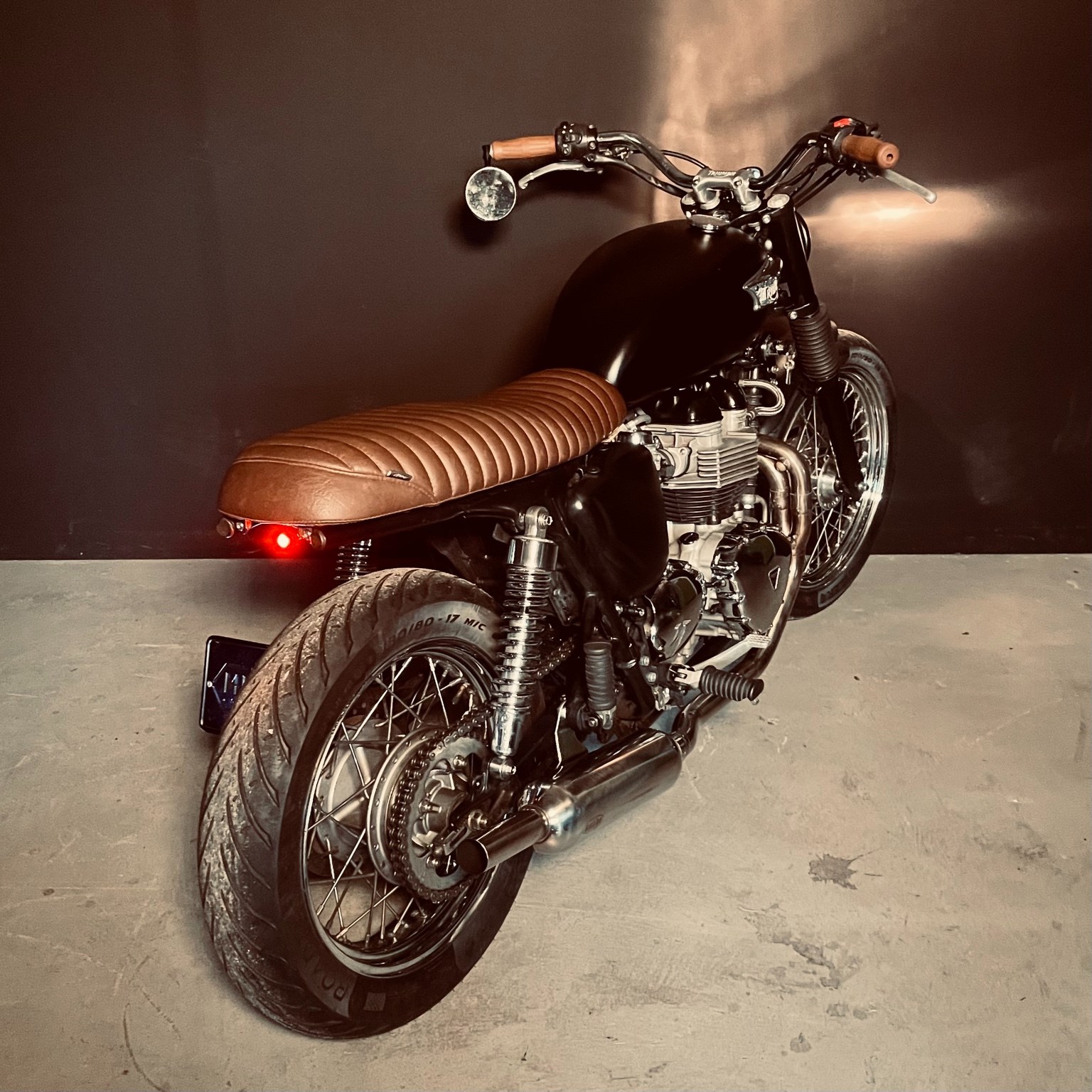 TRIUMPH Bonneville 900 T100-image-2