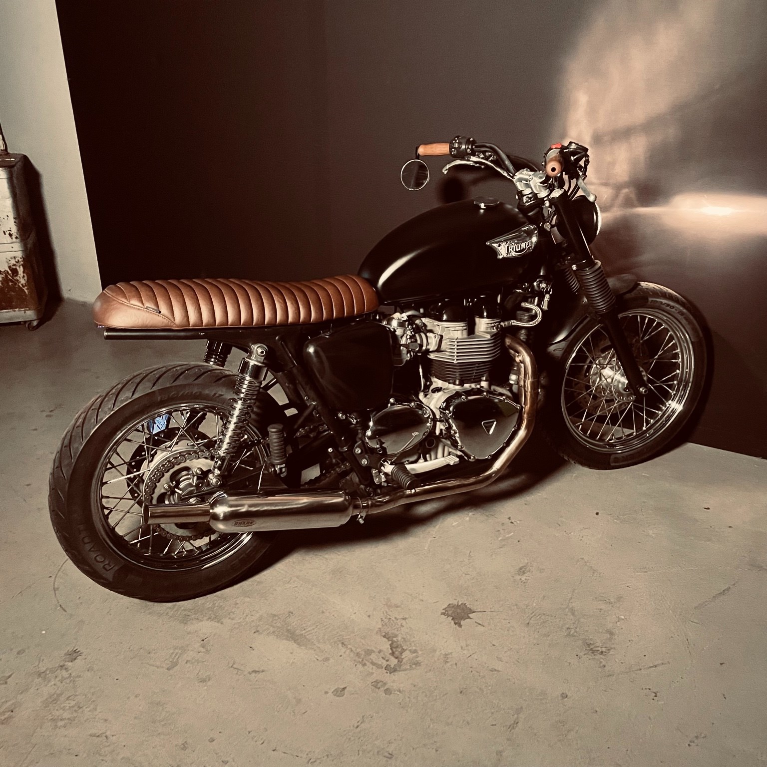 TRIUMPH Bonneville 900 T100-image-0