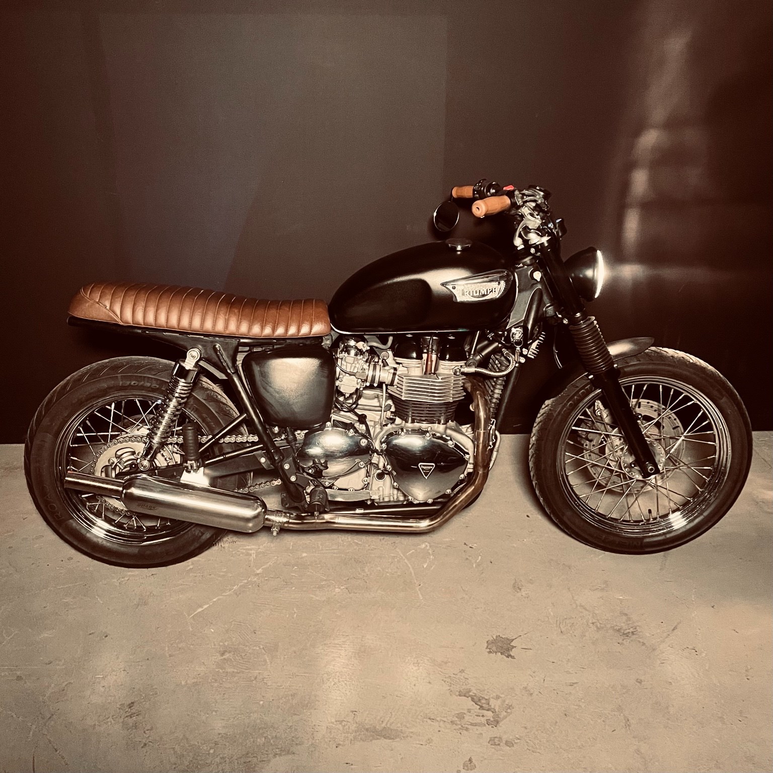 TRIUMPH Bonneville 900 T100-image-1