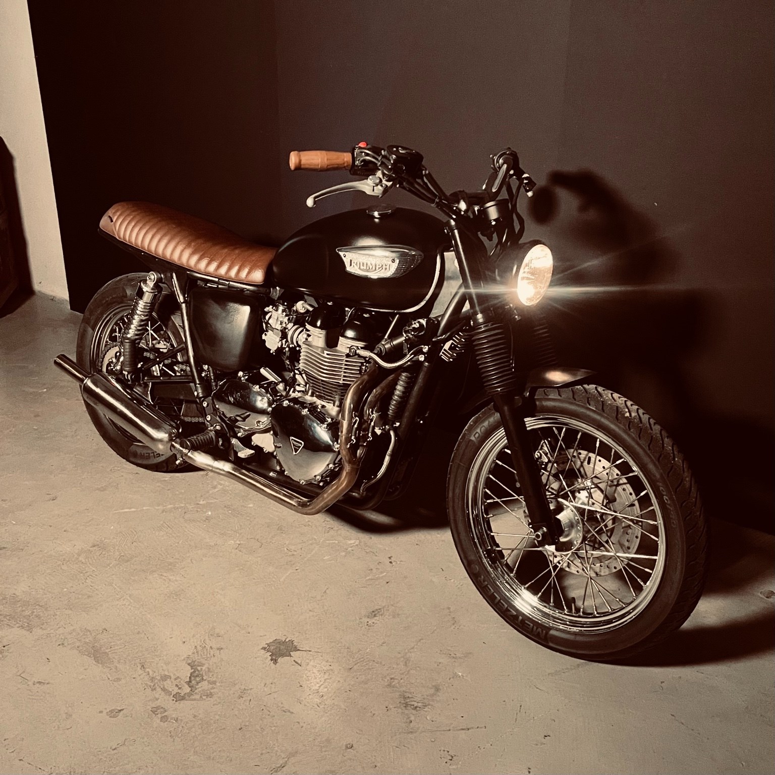 TRIUMPH Bonneville 900 T100-image-3