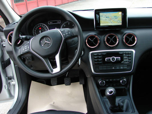 MERCEDES-BENZ A 180 CDI-image-4