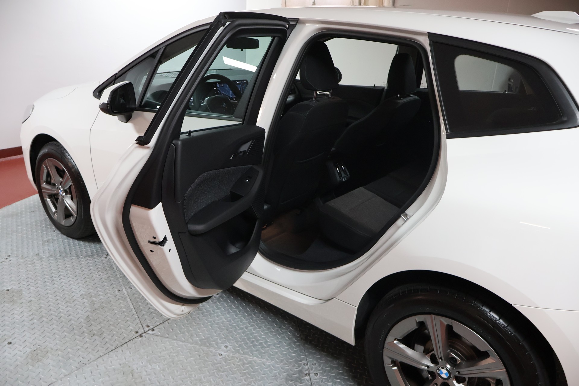 BMW 223d Active Tourer xDrive DKG-image-15