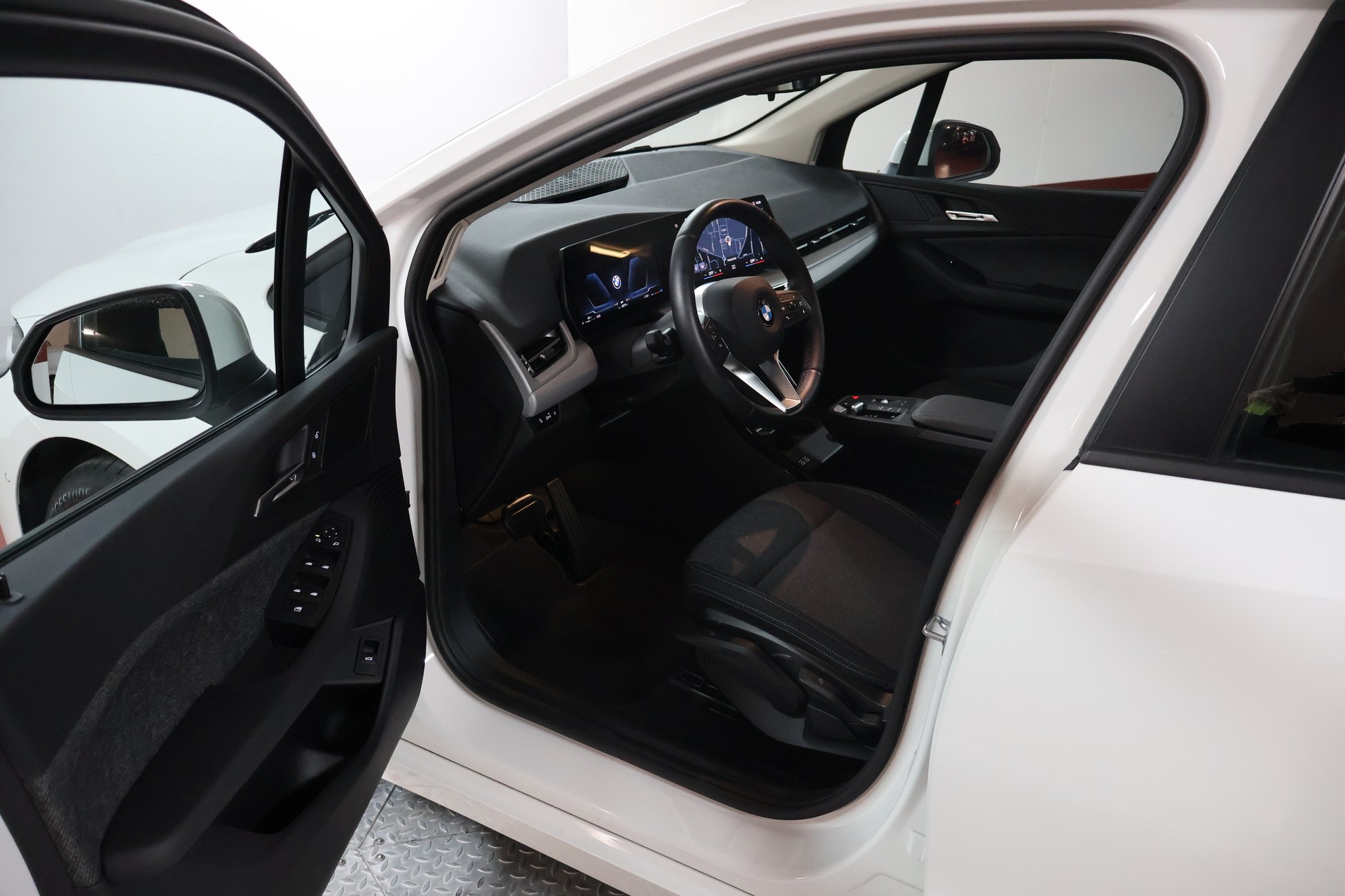 BMW 223d Active Tourer xDrive DKG-image-5