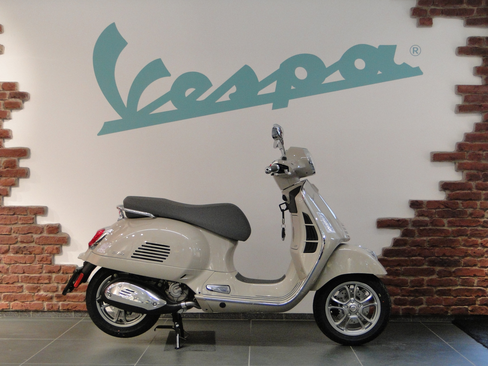 PIAGGIO Vespa GTS 310-image-1
