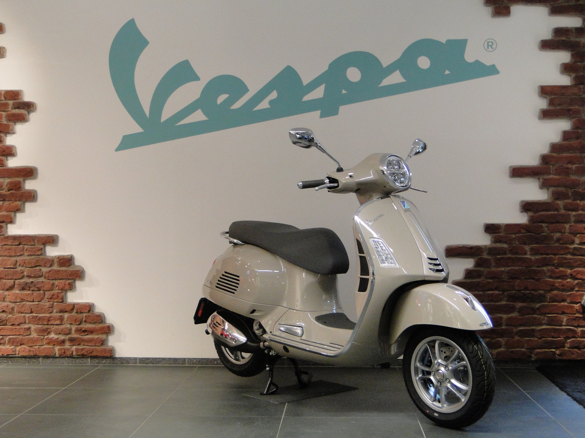 PIAGGIO Vespa GTS 310-image-2