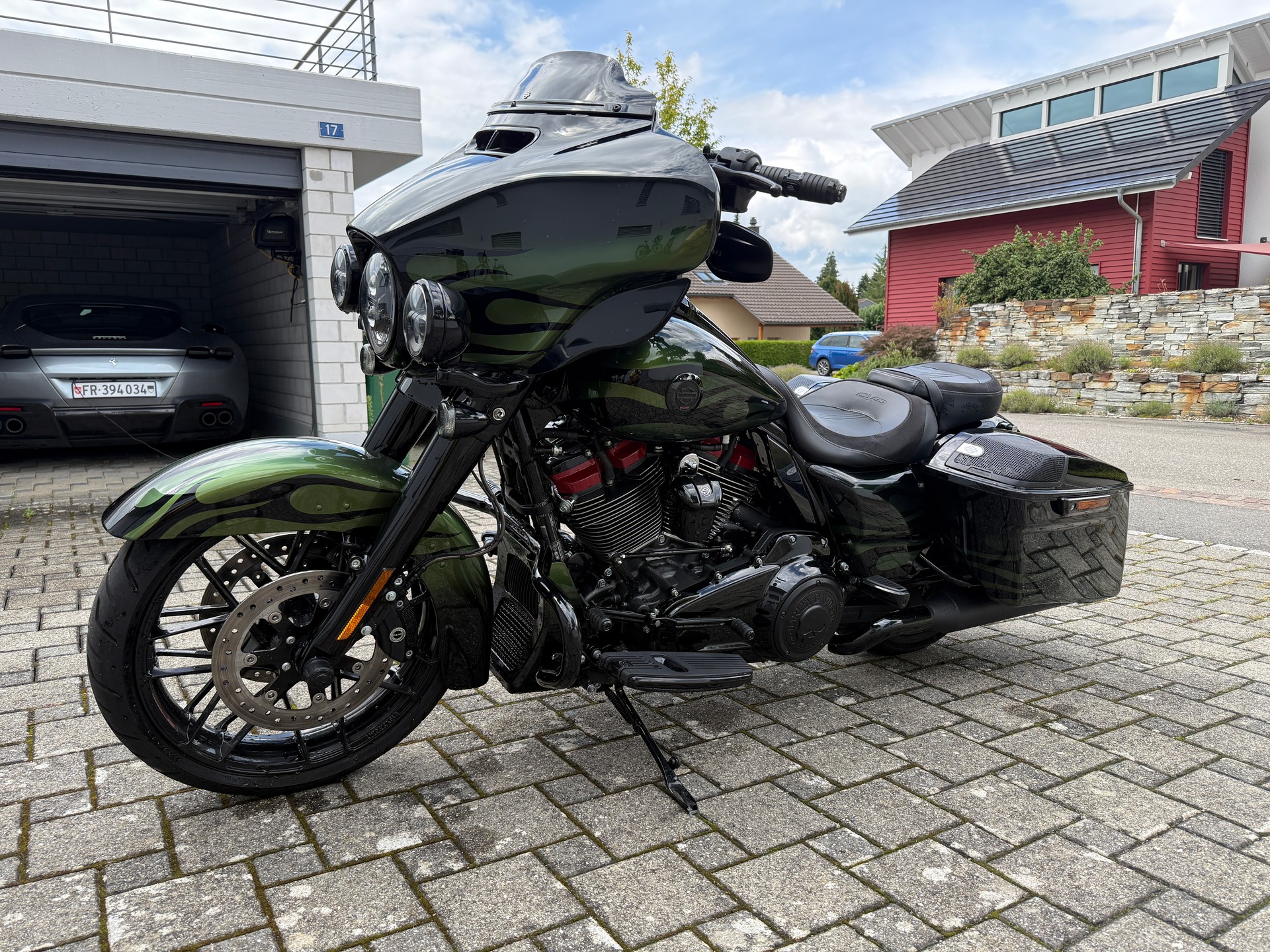 HARLEY-DAVIDSON FLHXSE Street Glide CVO 117