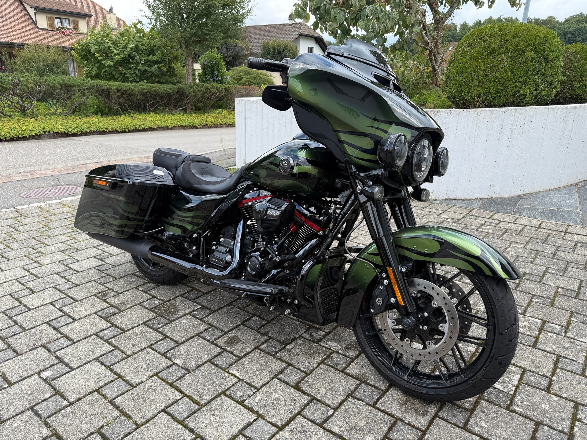 HARLEY-DAVIDSON FLHXSE Street Glide CVO 117-image-1