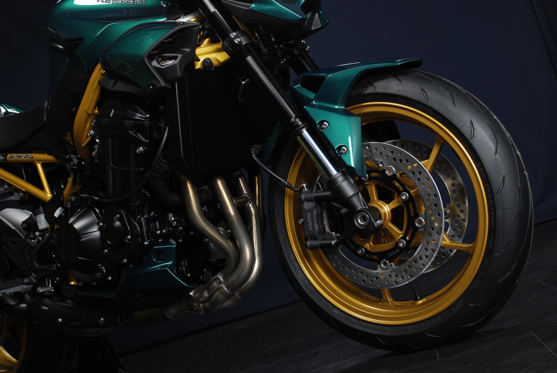 KAWASAKI Z 900 (70kW) MY26 - Sonderumbau-showroom-element-2
