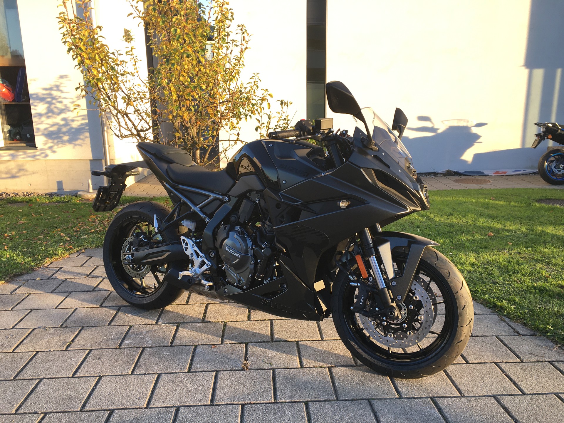 SUZUKI GSX-8R-image-0