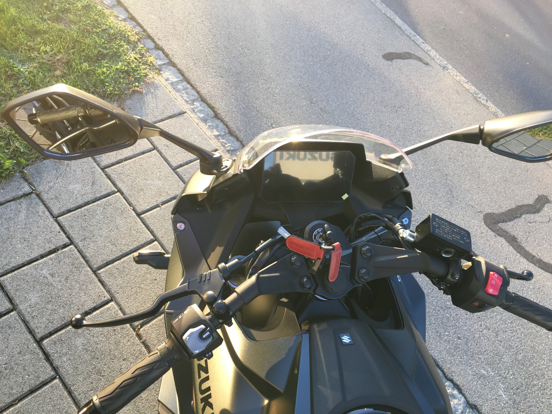 SUZUKI GSX-8R-image-1