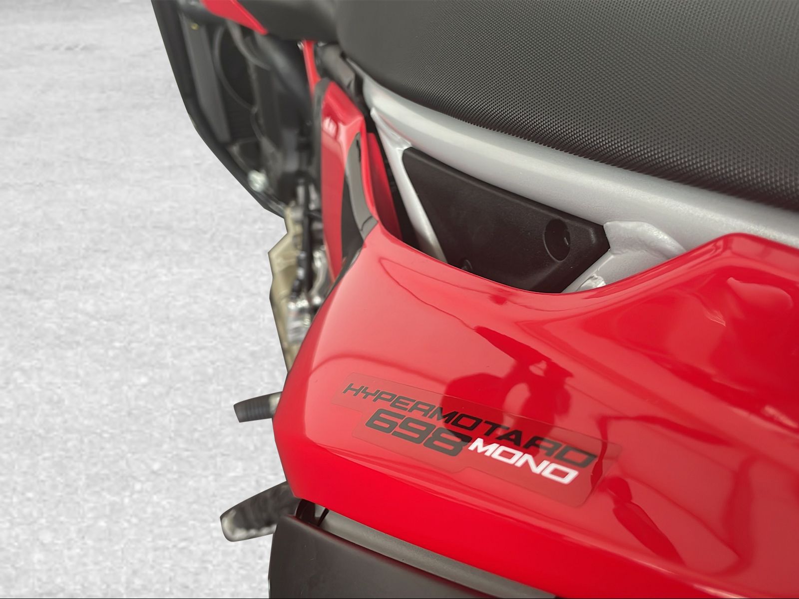 DUCATI 698 Hypermotard Mono ABS-image-8