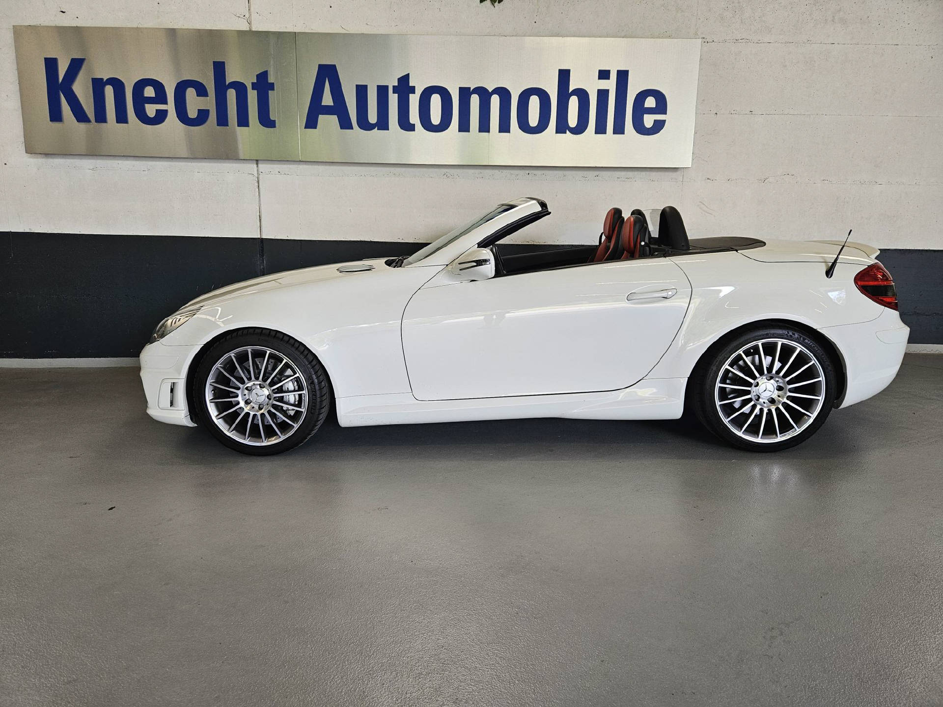 MERCEDES-BENZ SLK 55 V8 AMG Cabriolet-showroom-element-1