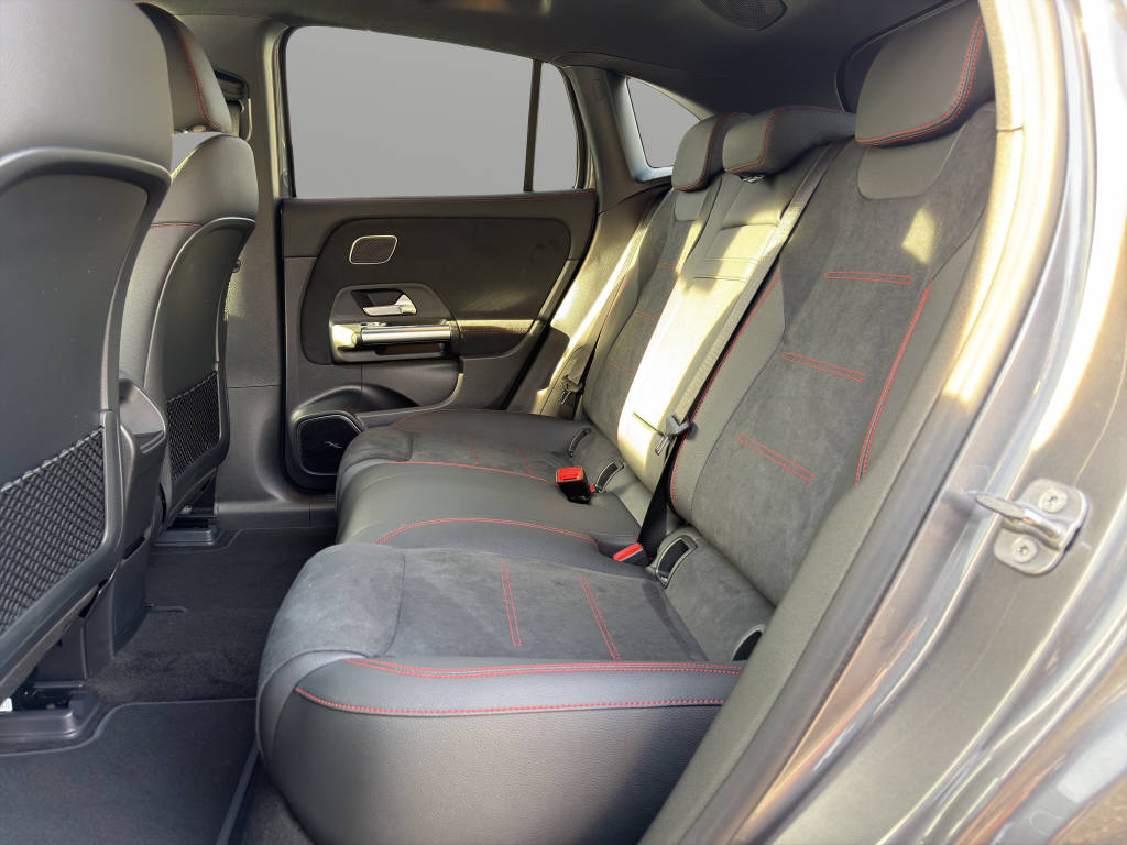 MERCEDES-BENZ EQA 300 Excellence AMG Line 4matic-image-10