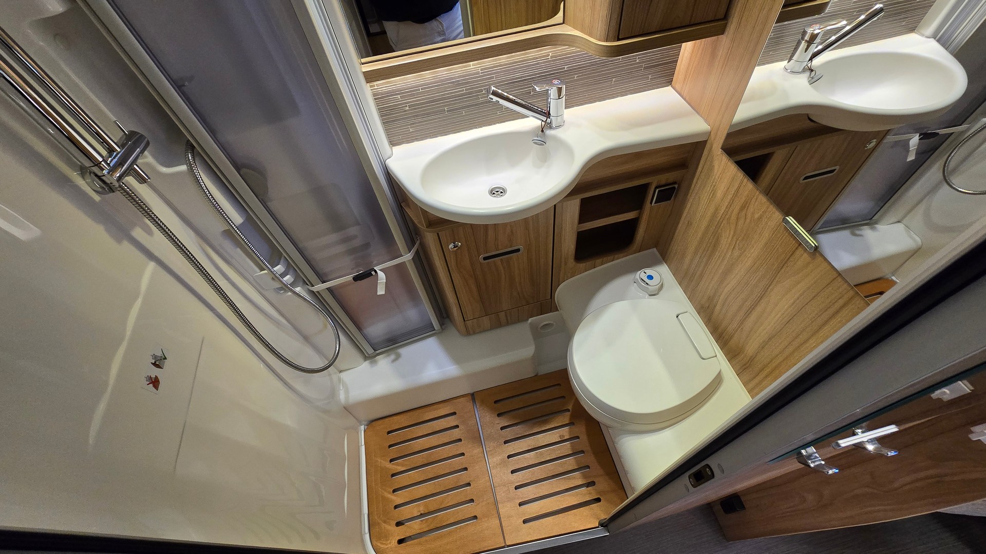 HYMER Exsis- I 588, Fiat Ducato 2.3MJT 150PS-image-15