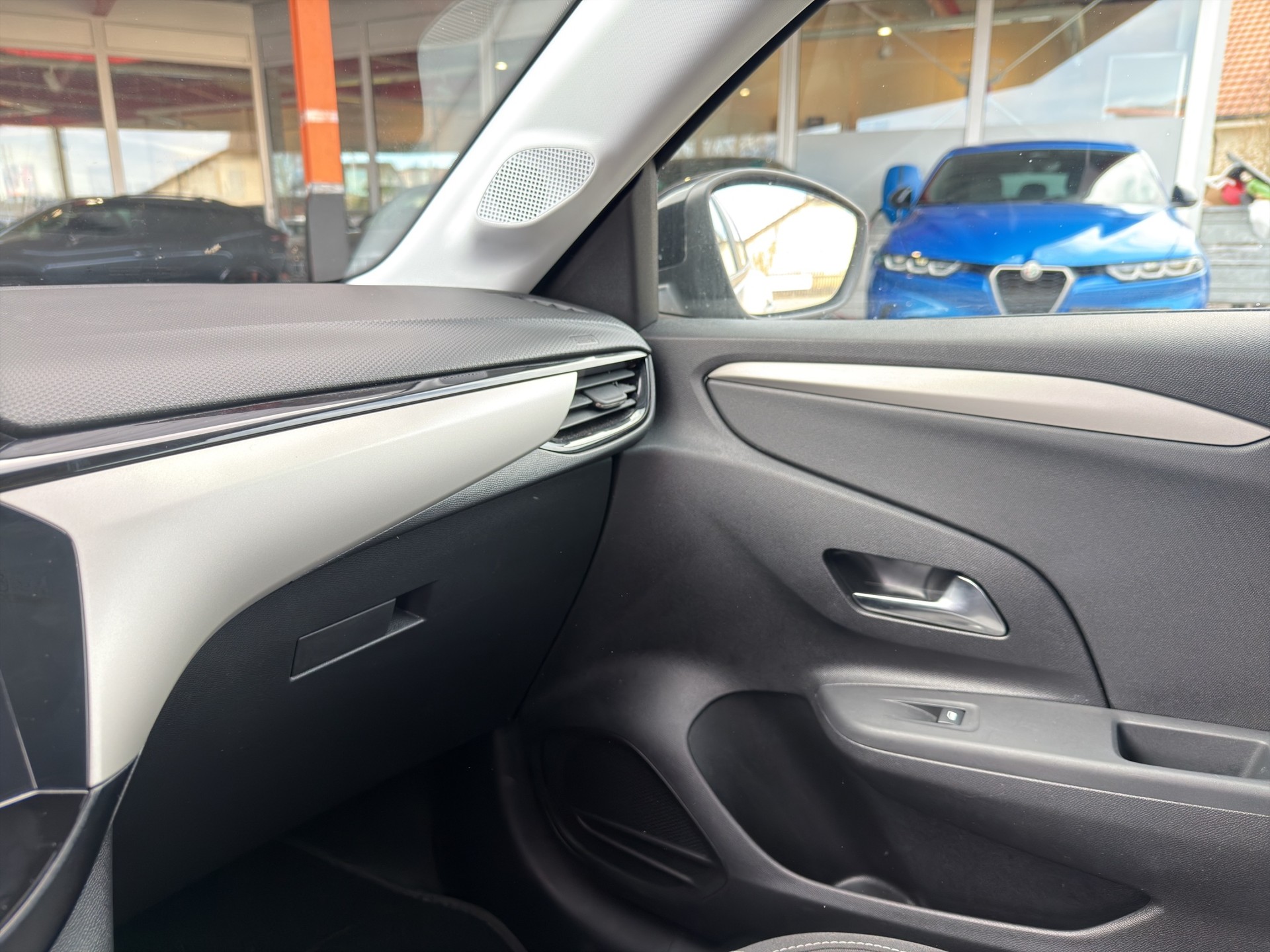 OPEL Corsa 1.2 T Edition Automat-image-24
