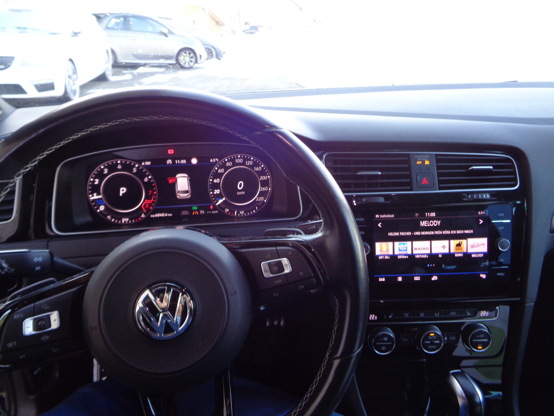 VW Golf Variant 2.0 TSI R 4Motion DSG-image-4