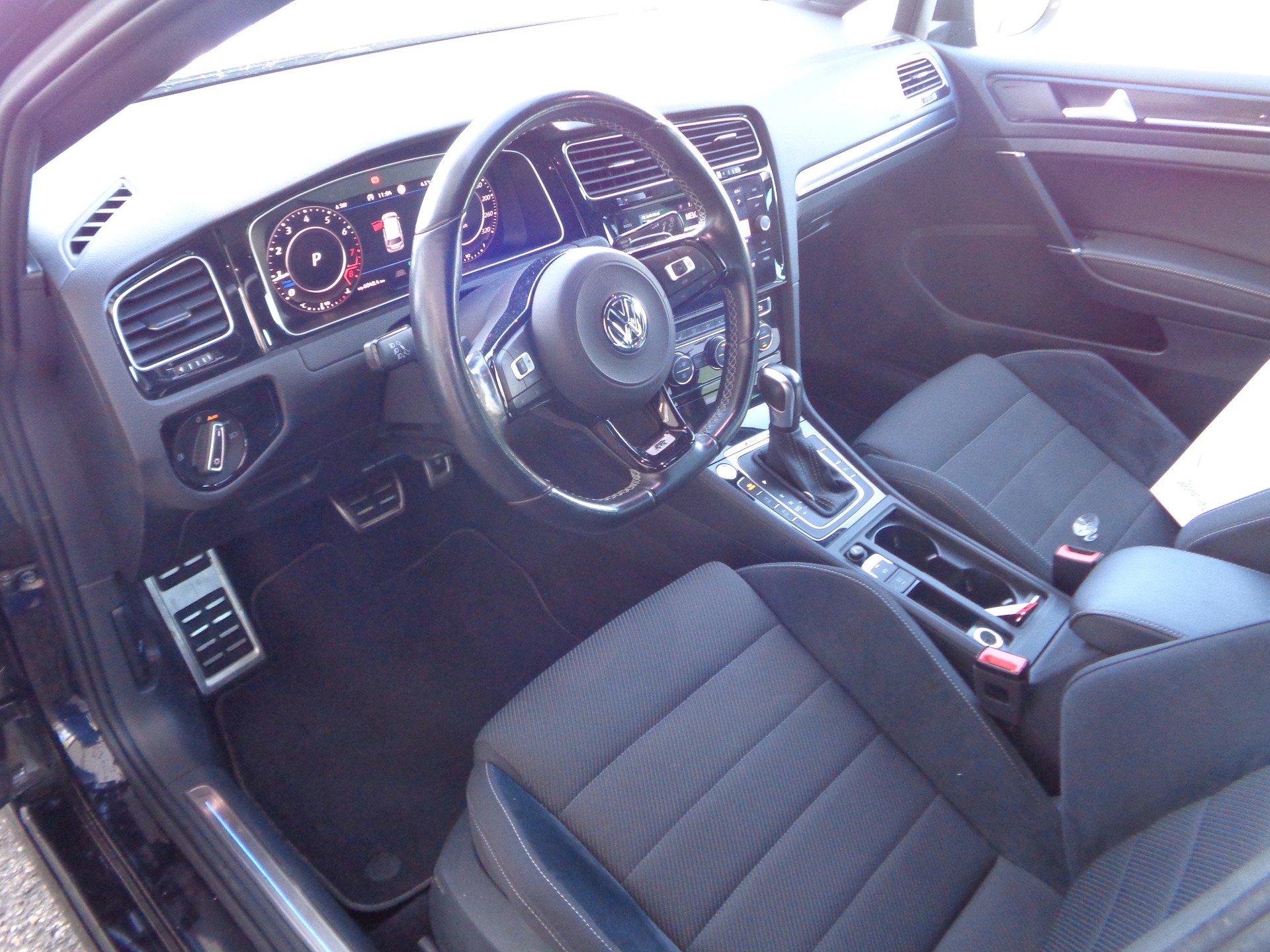 VW Golf Variant 2.0 TSI R 4Motion DSG-image-5