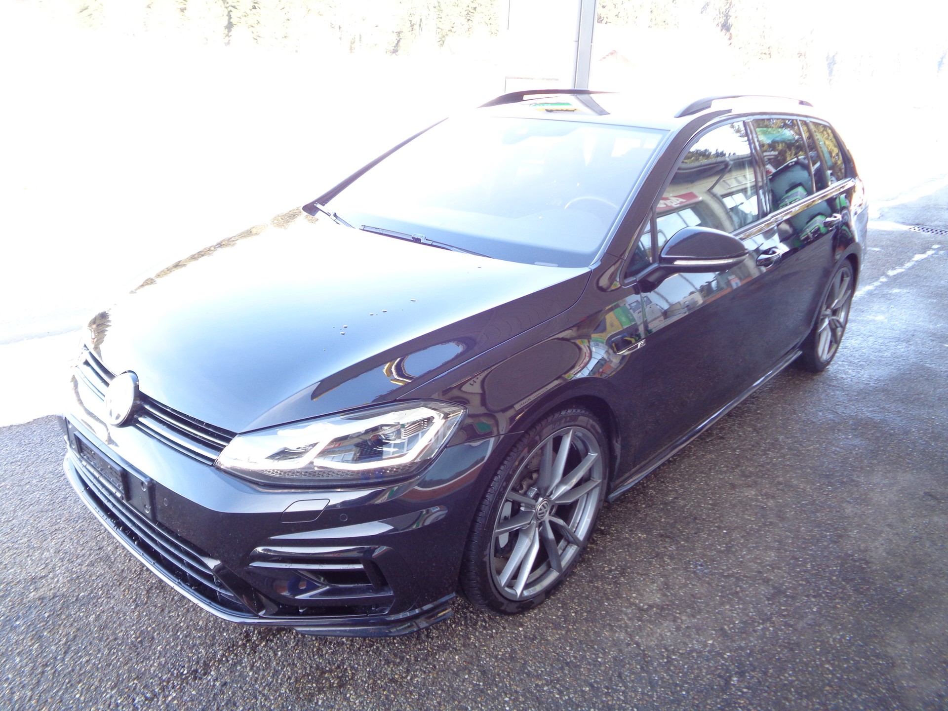 VW Golf Variant 2.0 TSI R 4Motion DSG-image-1