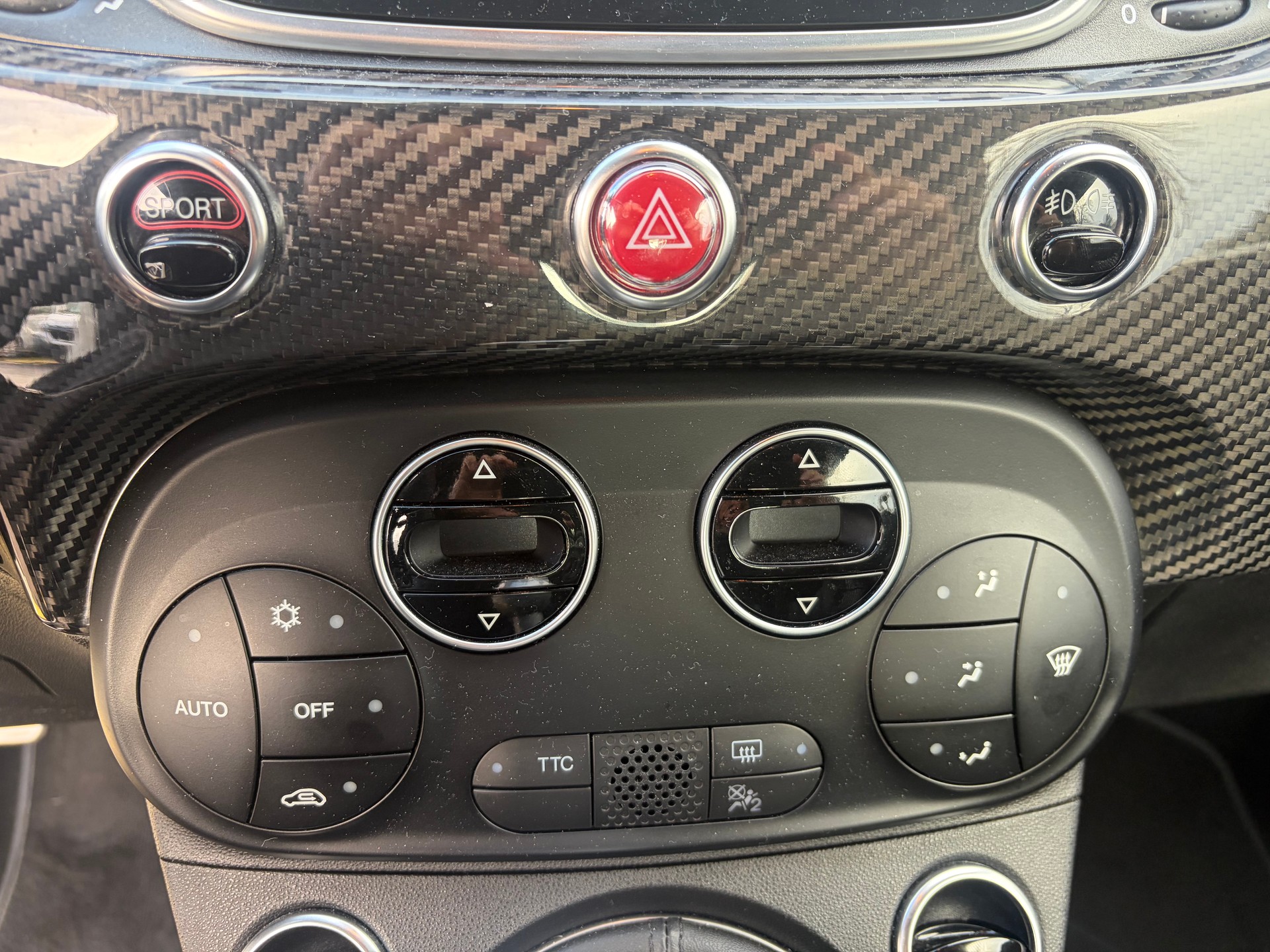 FIAT 595 1.4 16V Turbo Abarth Competizione | CH | Carbon | Bi-Xenon | Navigation Touch |-image-15