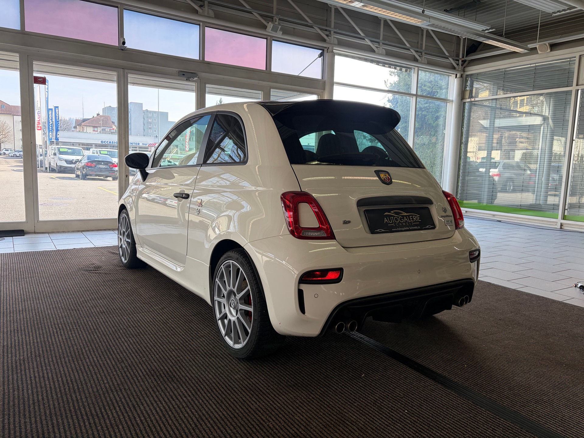 FIAT 595 1.4 16V Turbo Abarth Competizione | CH | Carbon | Bi-Xenon | Navigation Touch |-image-10