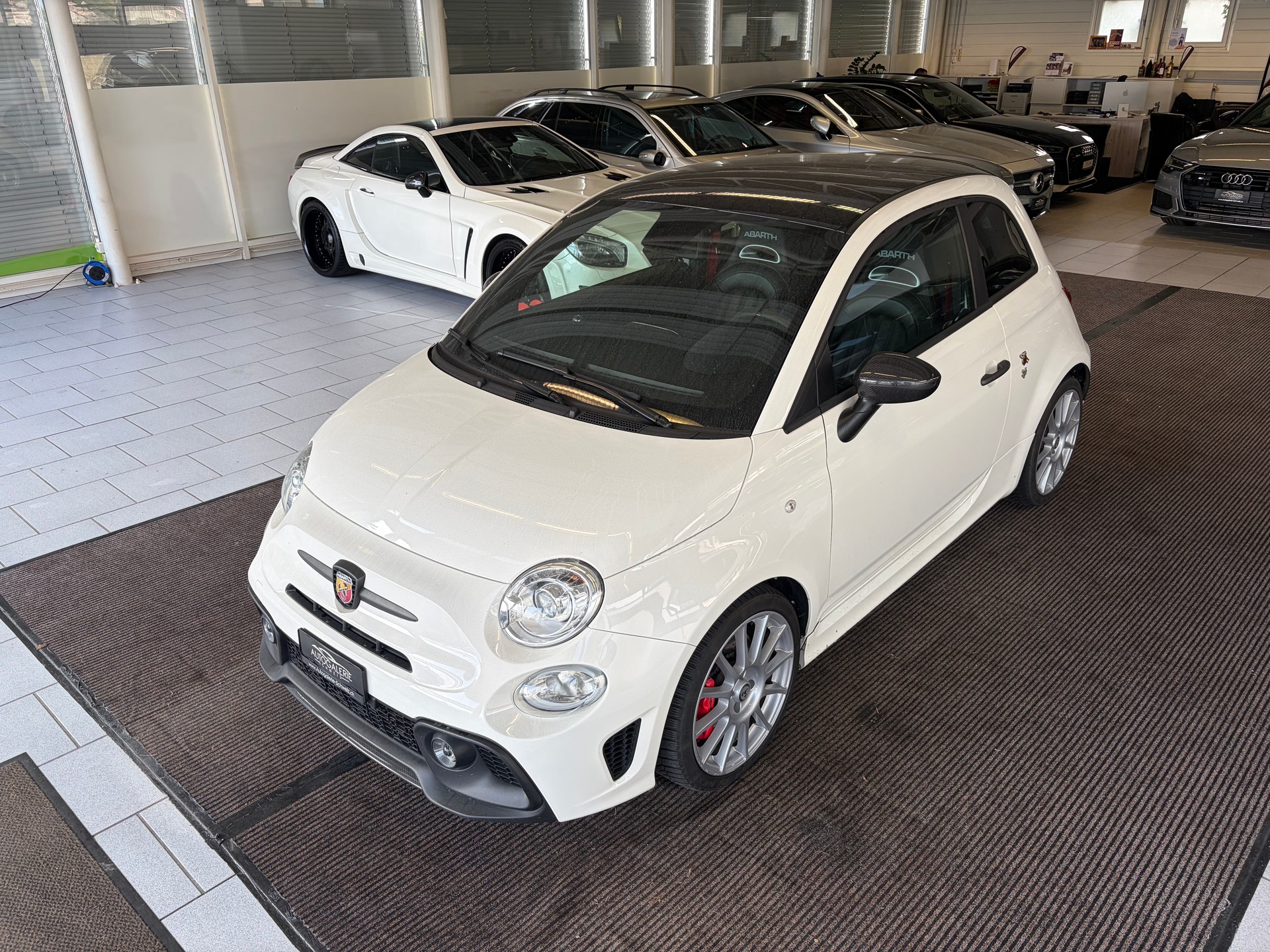 FIAT 595 1.4 16V Turbo Abarth Competizione | CH | Carbon | Bi-Xenon | Navigation Touch |-image-25