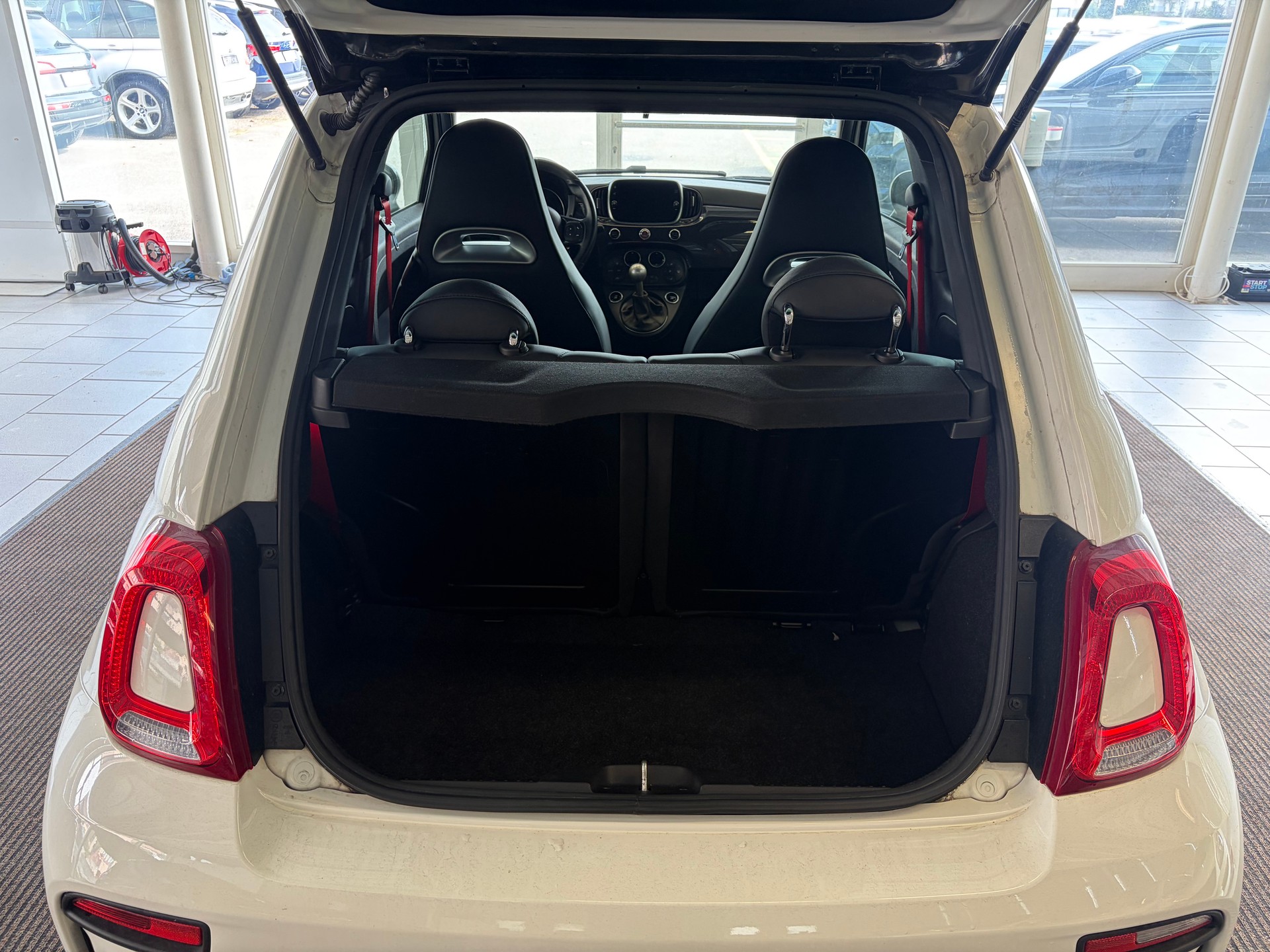 FIAT 595 1.4 16V Turbo Abarth Competizione | CH | Carbon | Bi-Xenon | Navigation Touch |-image-21
