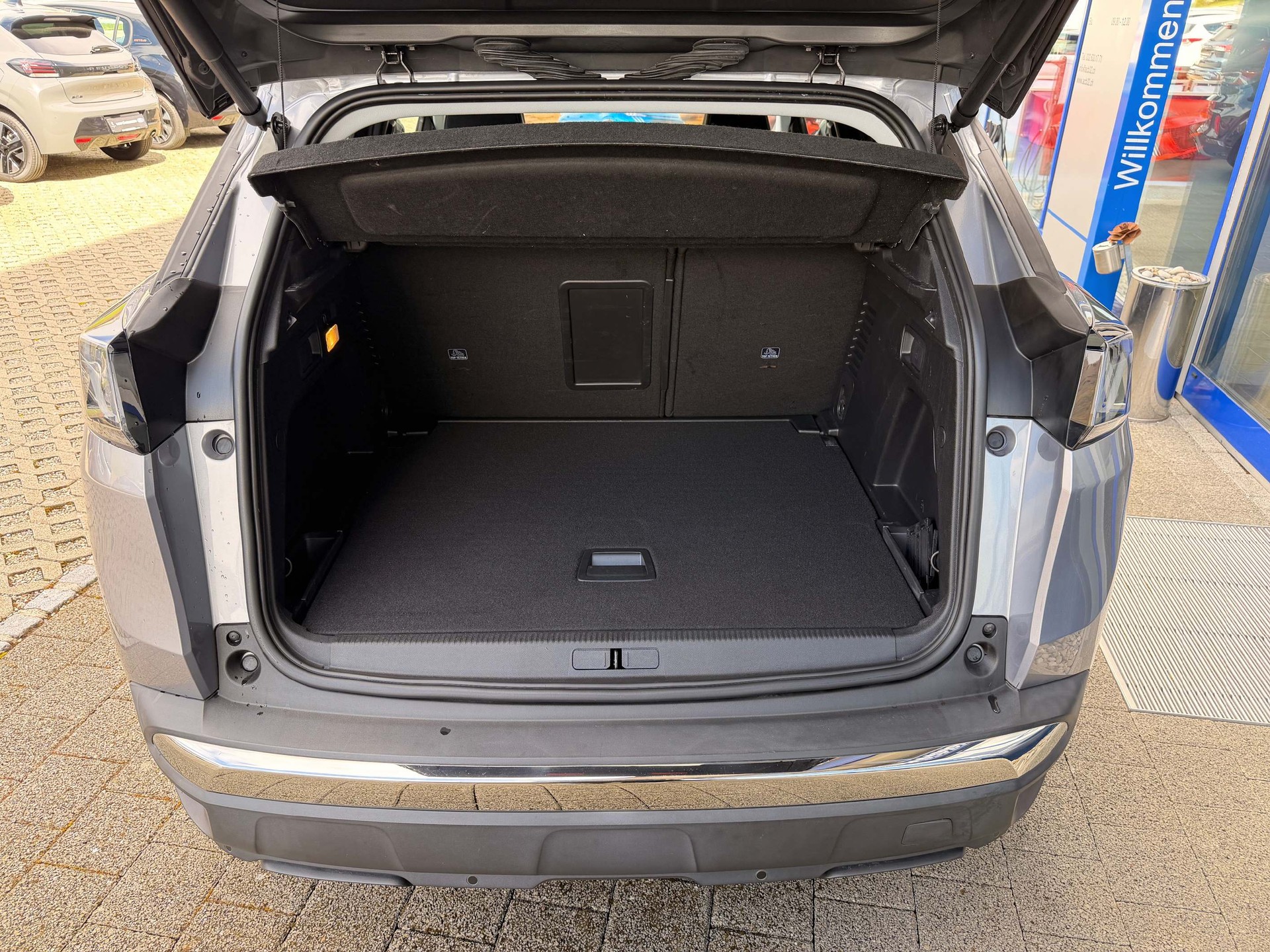 PEUGEOT 3008 1.5 BlueHDi Allure Pack Anhängevorrichtung-image-7