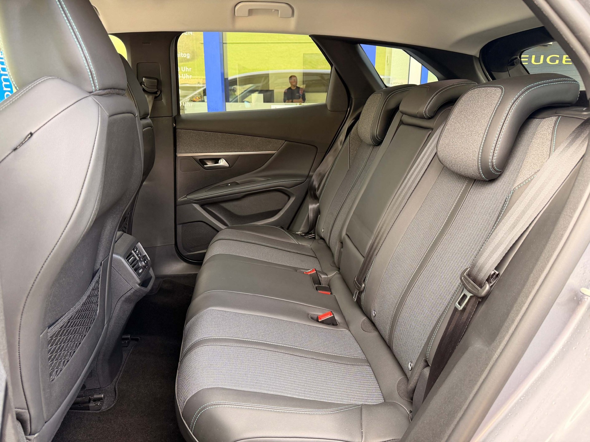 PEUGEOT 3008 1.5 BlueHDi Allure Pack Anhängevorrichtung-image-9