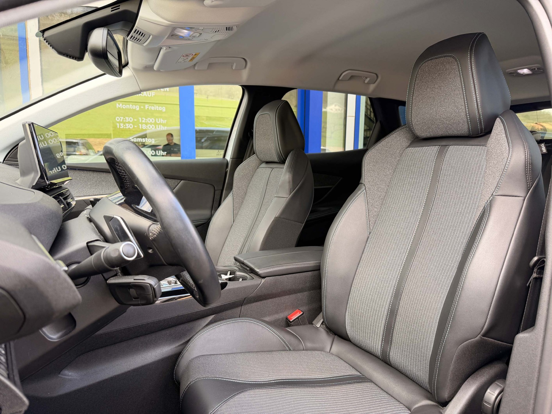 PEUGEOT 3008 1.5 BlueHDi Allure Pack Anhängevorrichtung-image-12