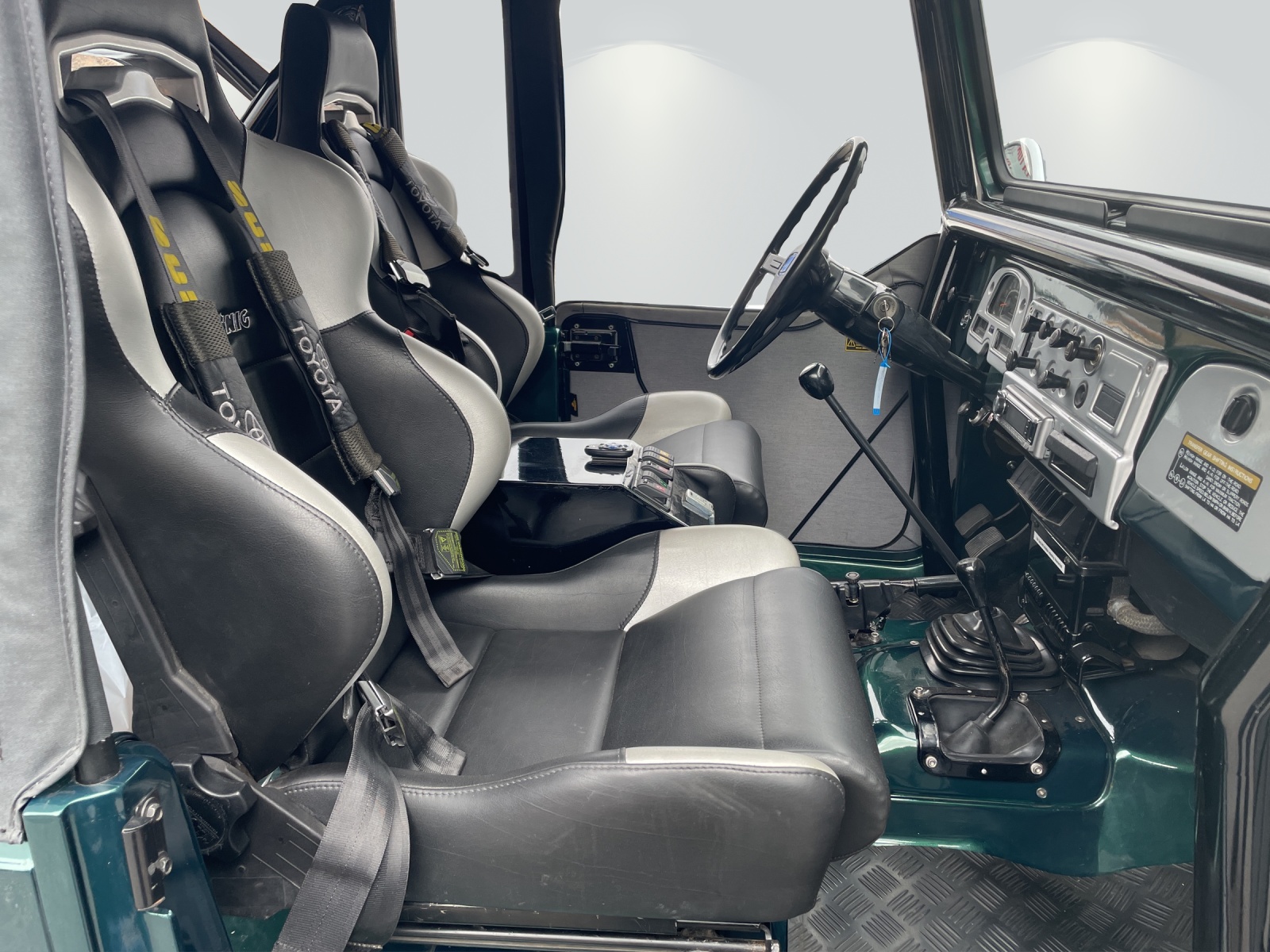 TOYOTA LAND CRUISER BJ42-image-6