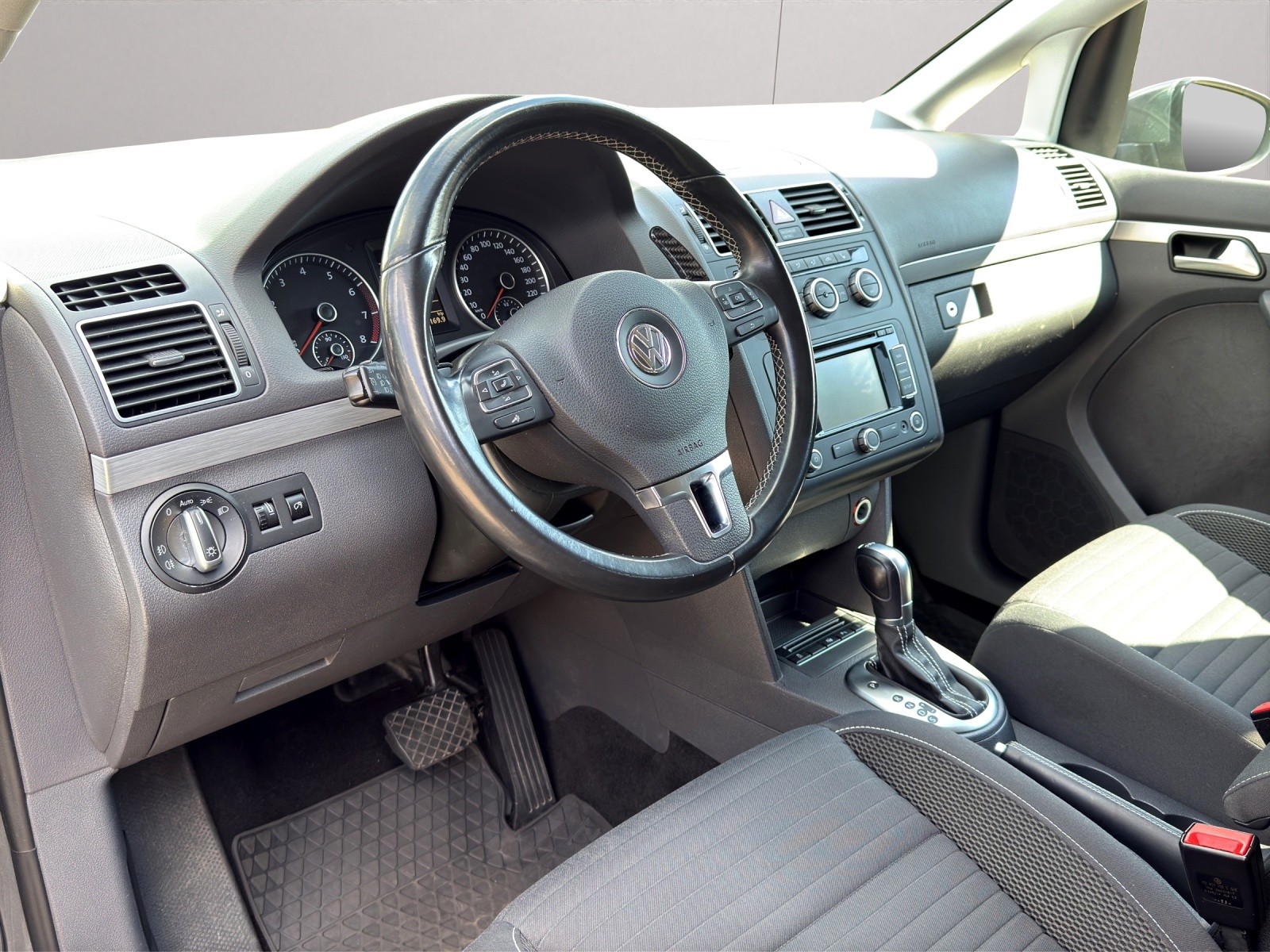 VW Touran 1.4 TSI Comfortline DSG 7 Plätzer-image-19