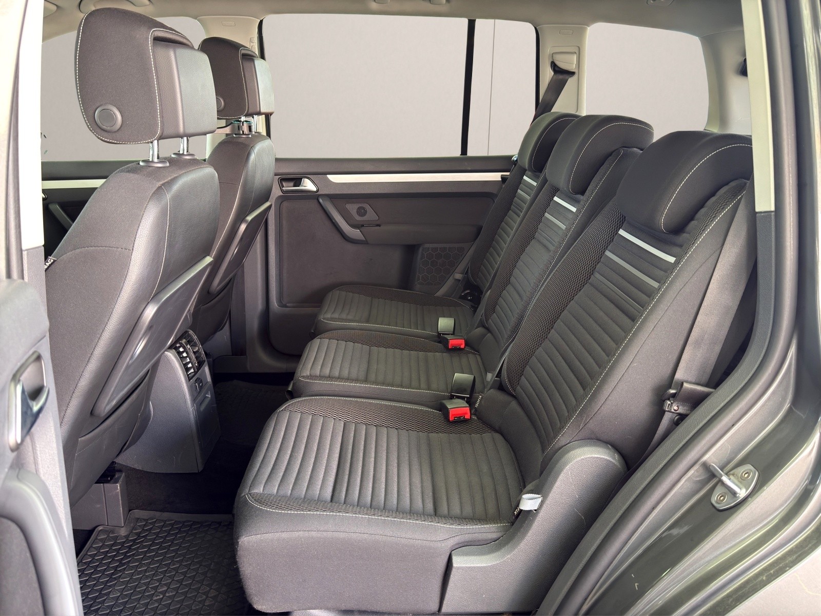 VW Touran 1.4 TSI Comfortline DSG 7 Plätzer-image-9