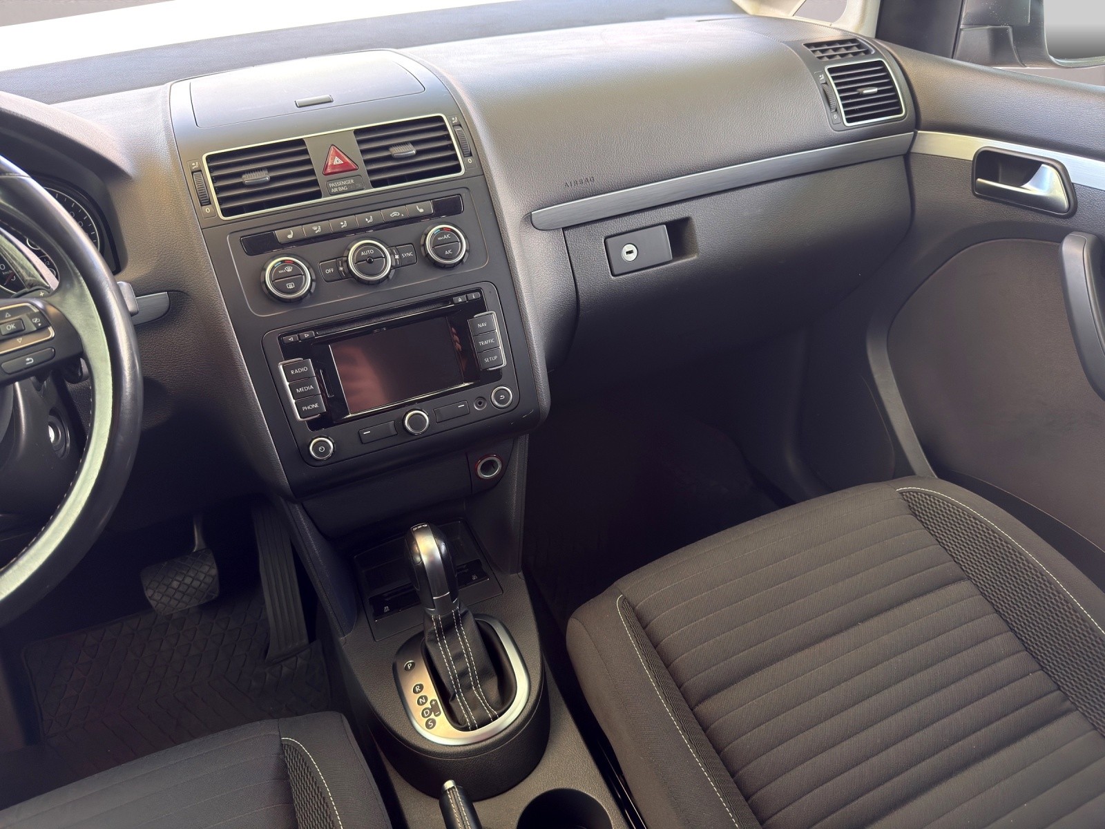 VW Touran 1.4 TSI Comfortline DSG 7 Plätzer-image-17