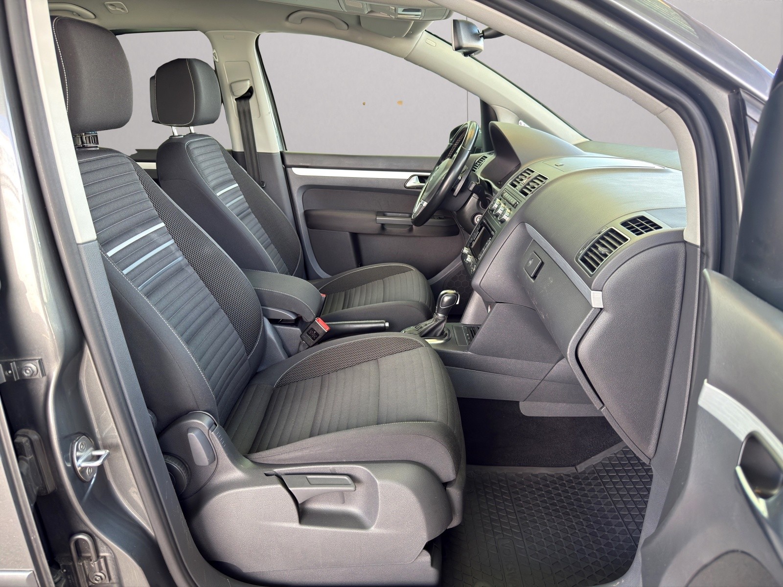 VW Touran 1.4 TSI Comfortline DSG 7 Plätzer-image-10