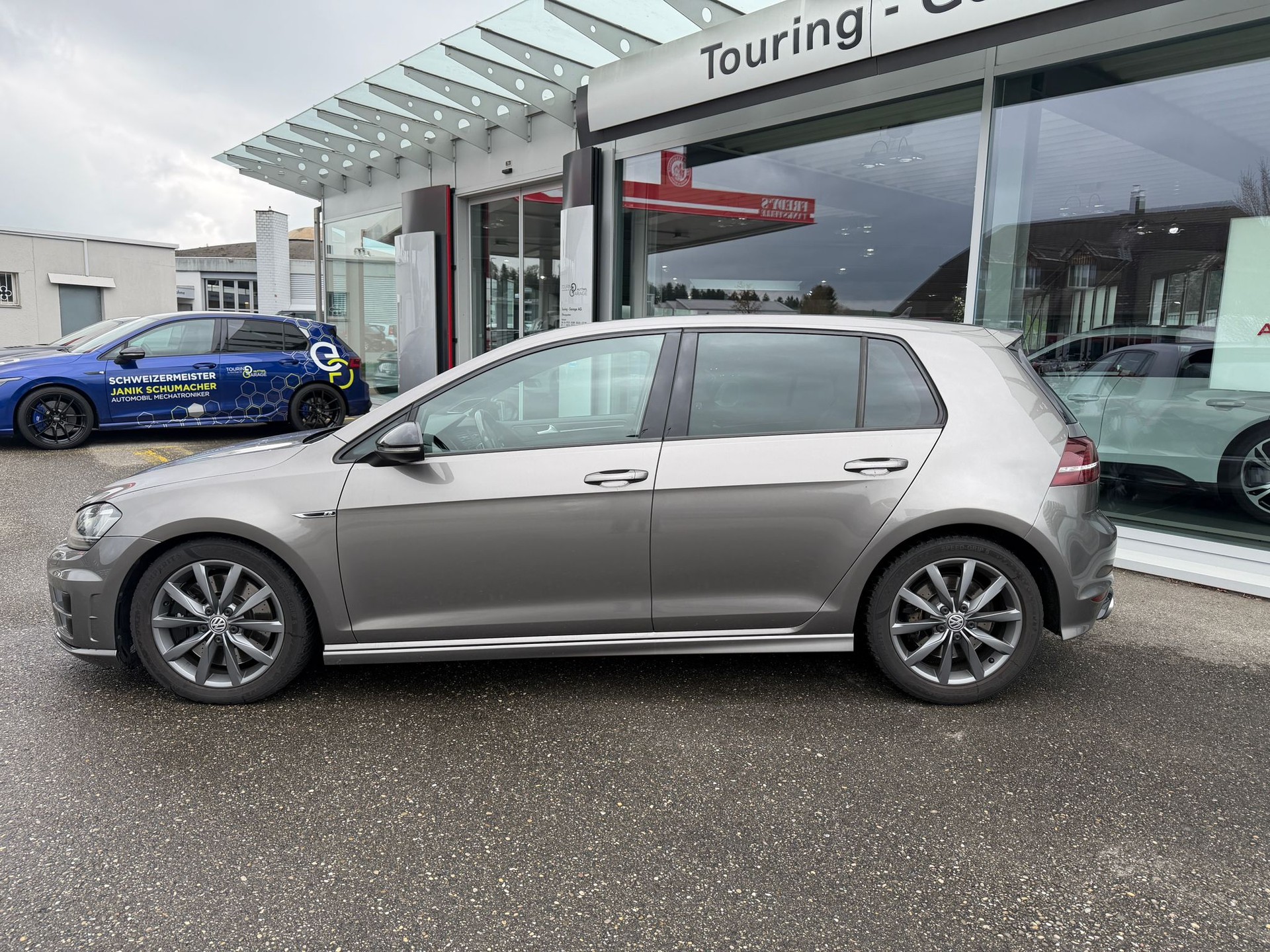VW Golf 2.0 TSI R 4Motion DSG-showroom-element-1